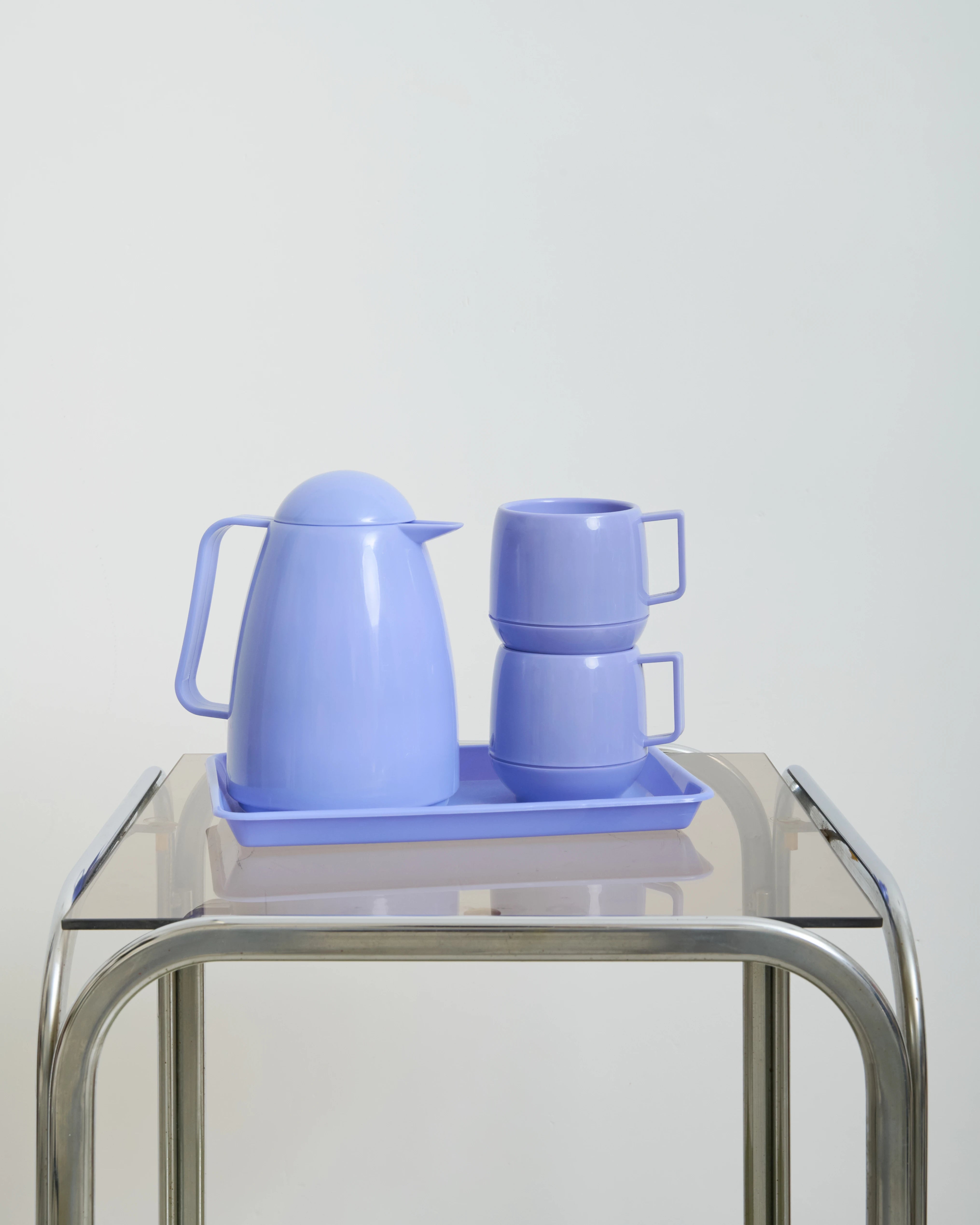 Thermos en plastique violet, deux tasses et un plateau, 1990s
