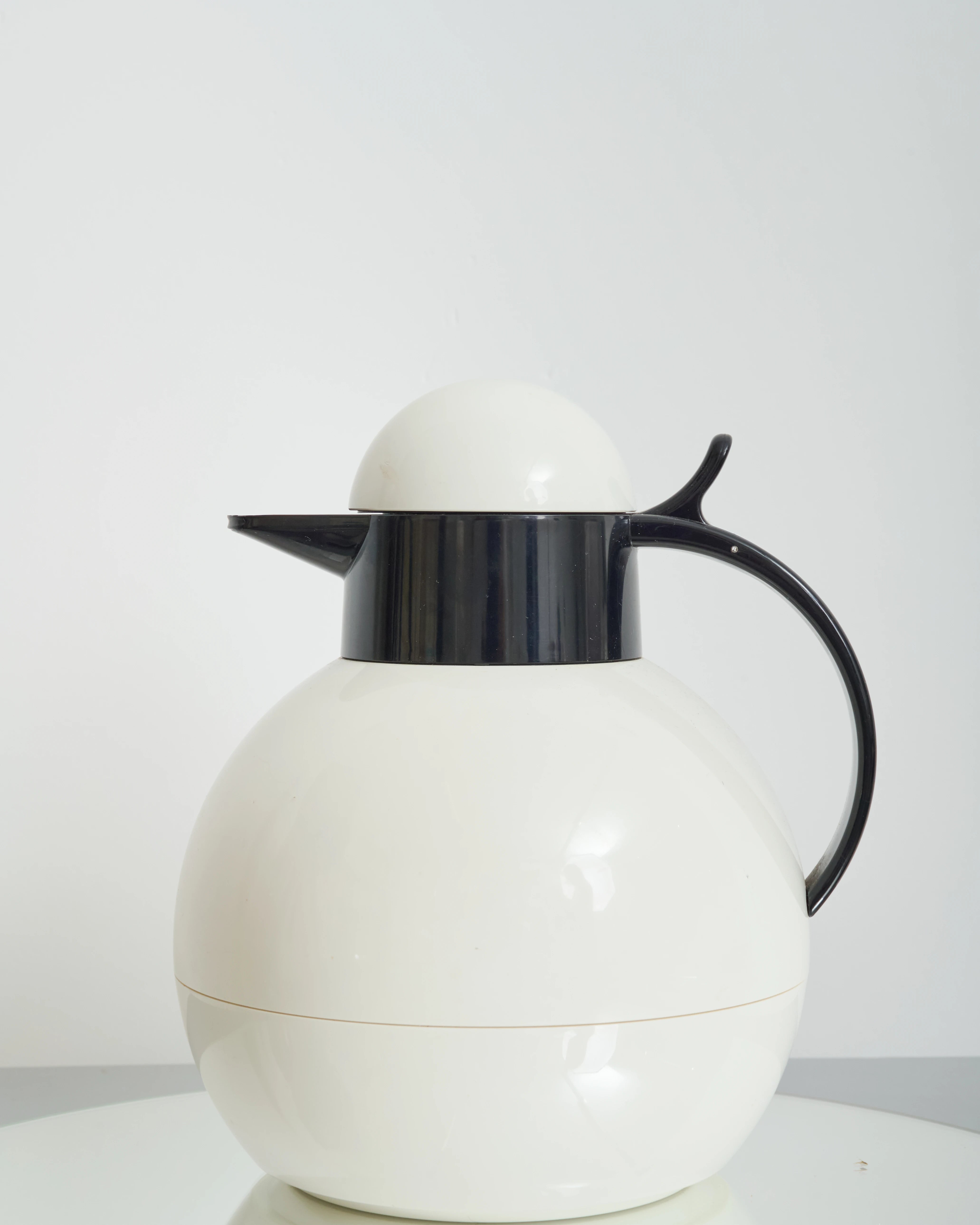 Thermos bicolore noir et blanc, Emsa, Germany, 1970-1980