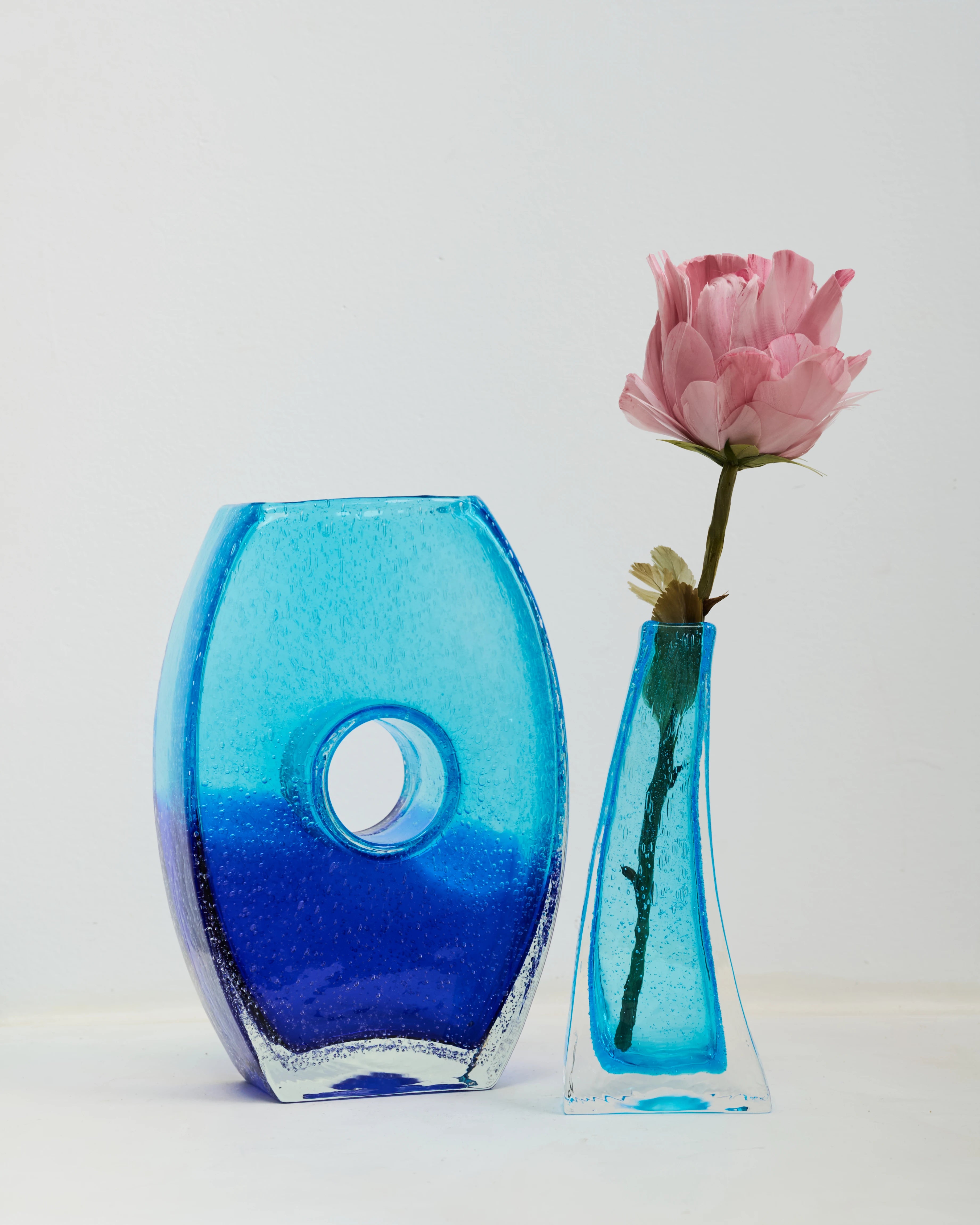 Vase bullé bleu ajouré, Margie’s Garden, 1990s