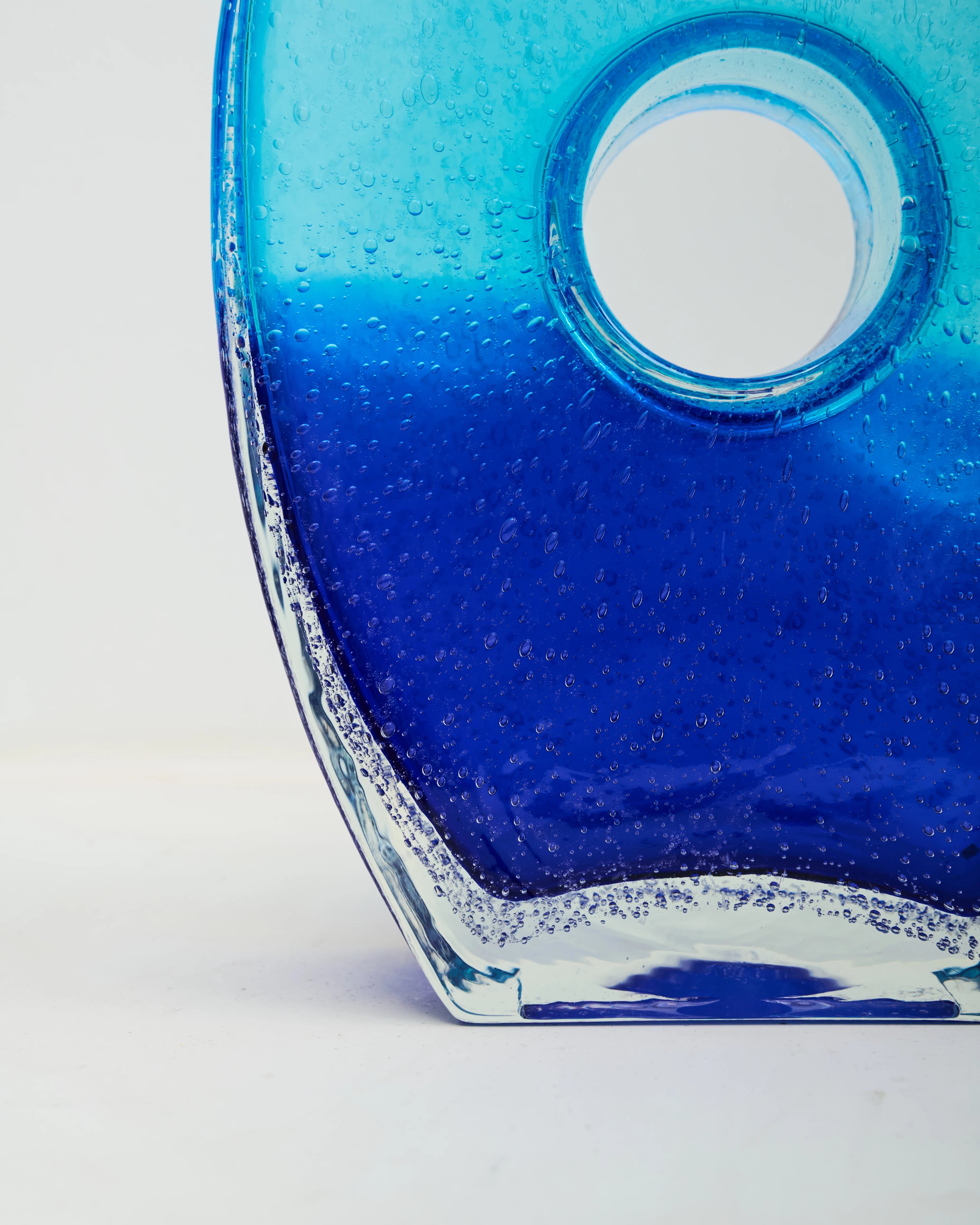 Vase bullé bleu ajouré, Margie’s Garden, 1990s