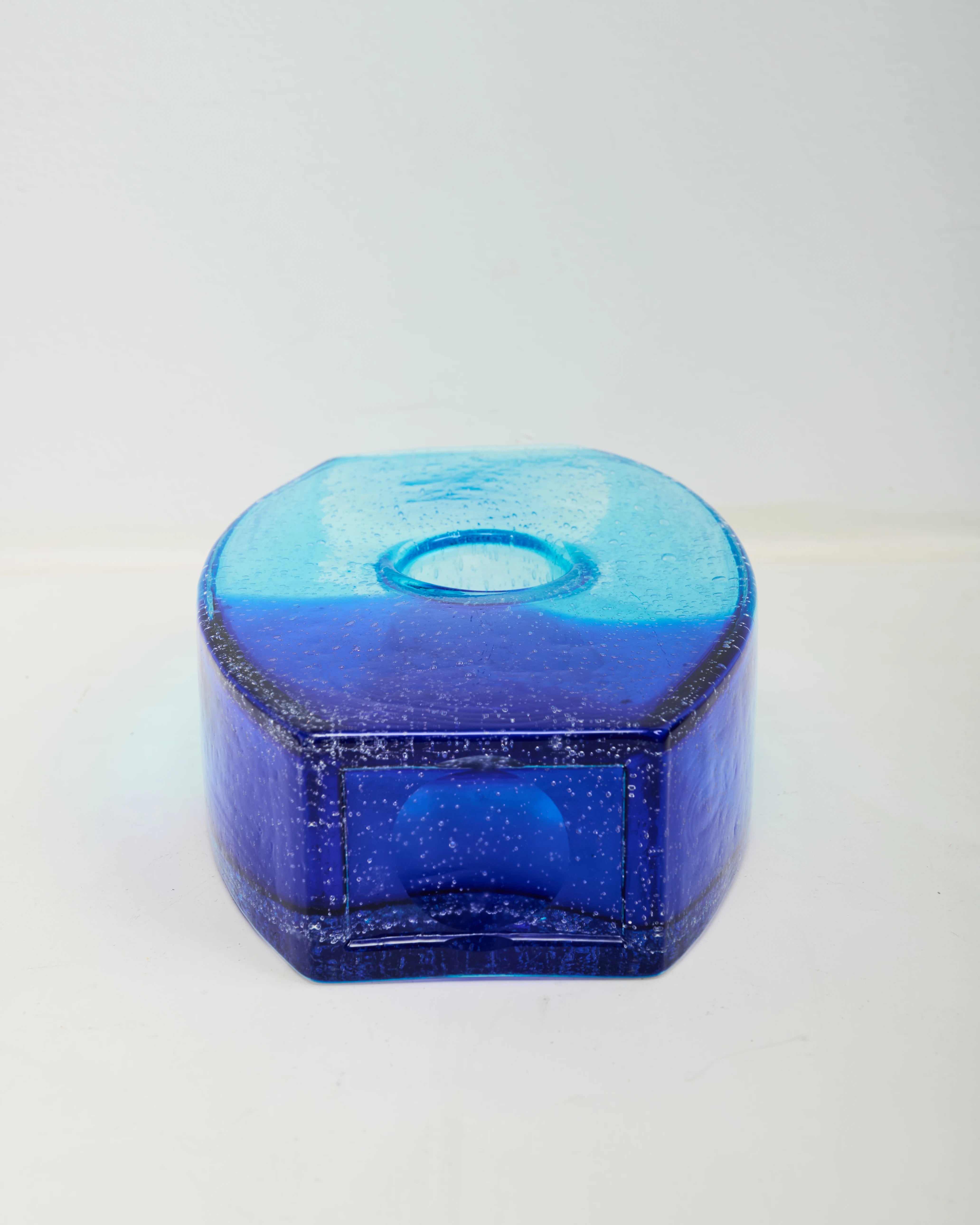 Vase bullé bleu ajouré, Margie’s Garden, 1990s