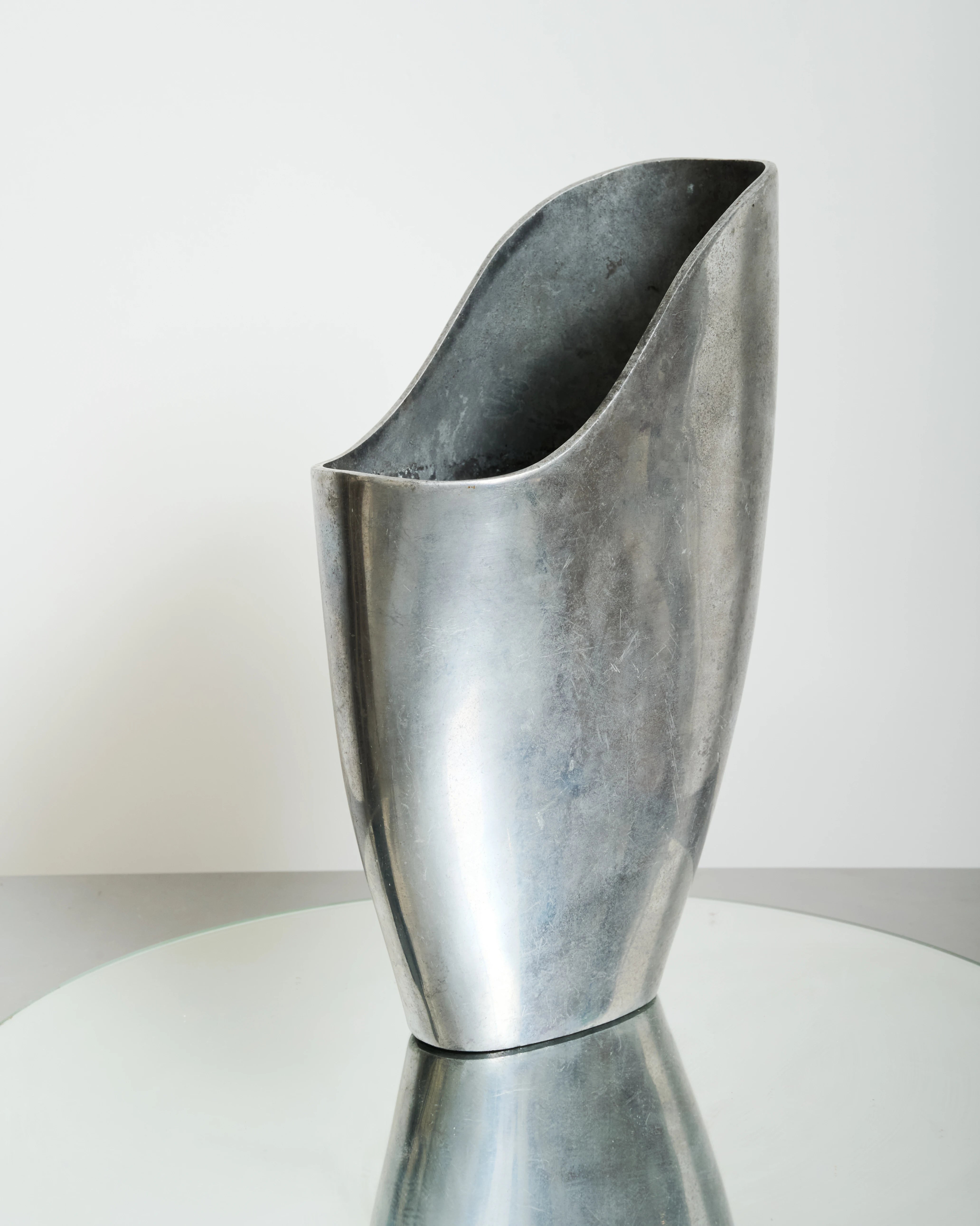 Vase en fonte d'aluminium, dlg Anne Efverlund, 1970-1980