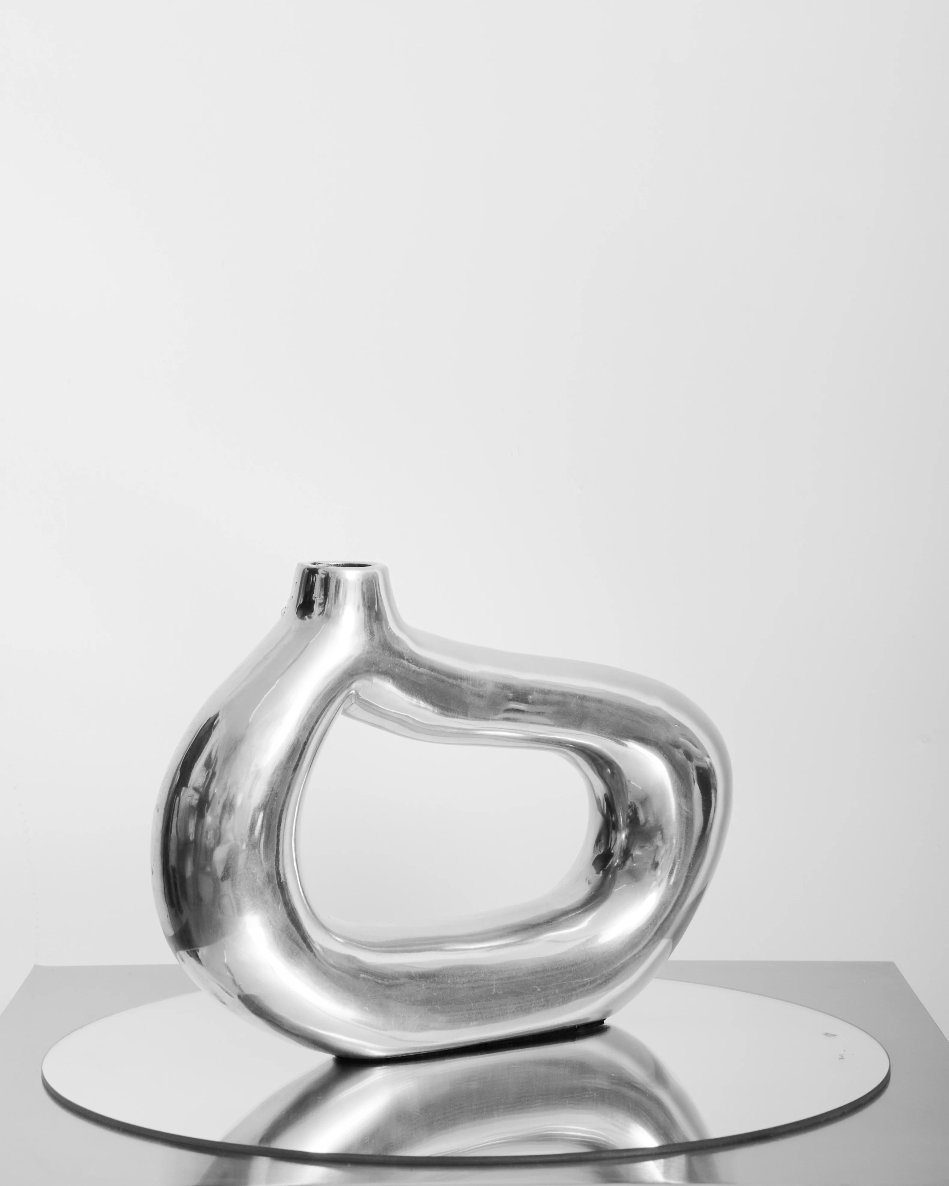 Vase en fonte d'aluminium forme libre (grand), 1970s