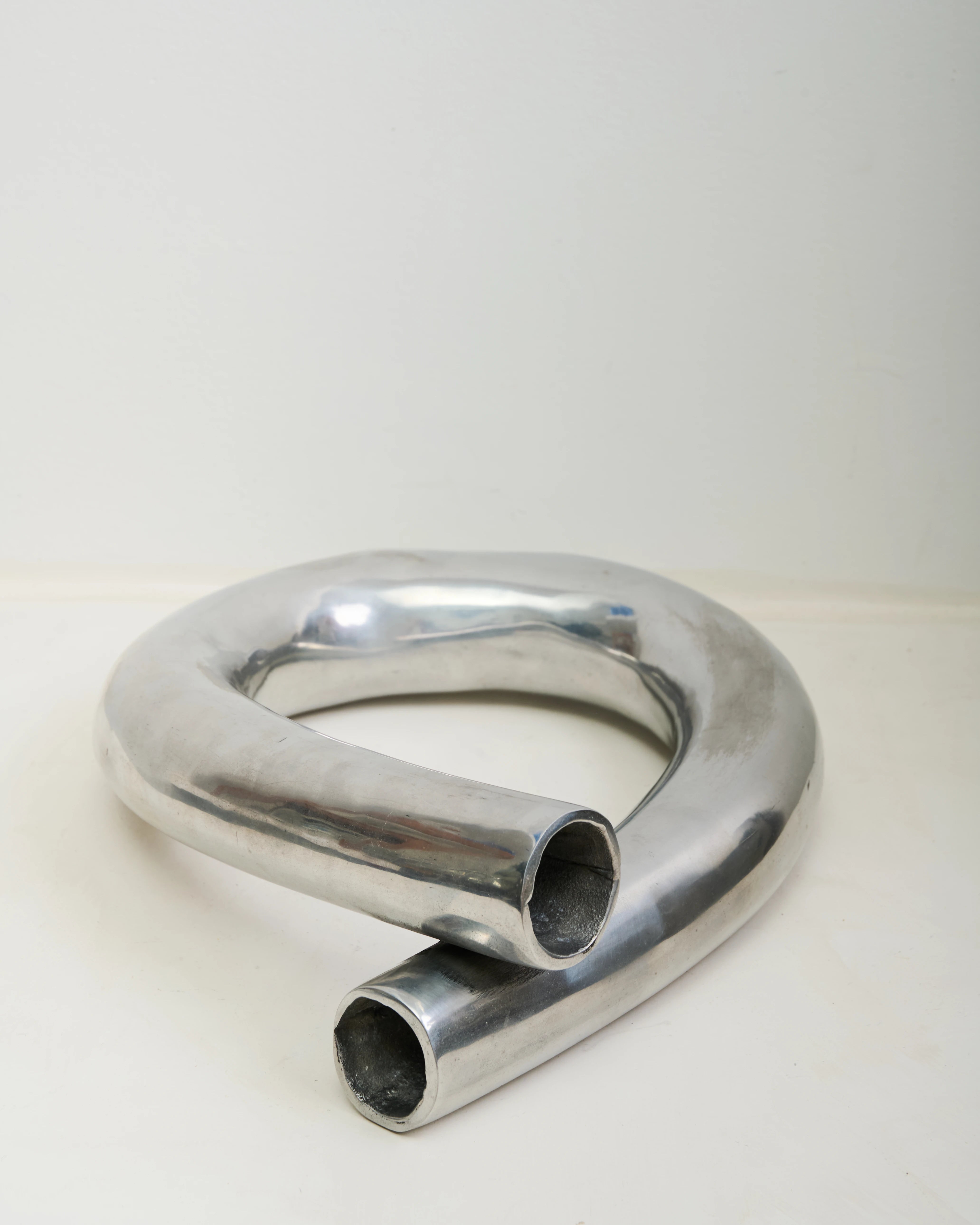 Vase « Trombone » en fonte d’aluminium 1970s-1980s
