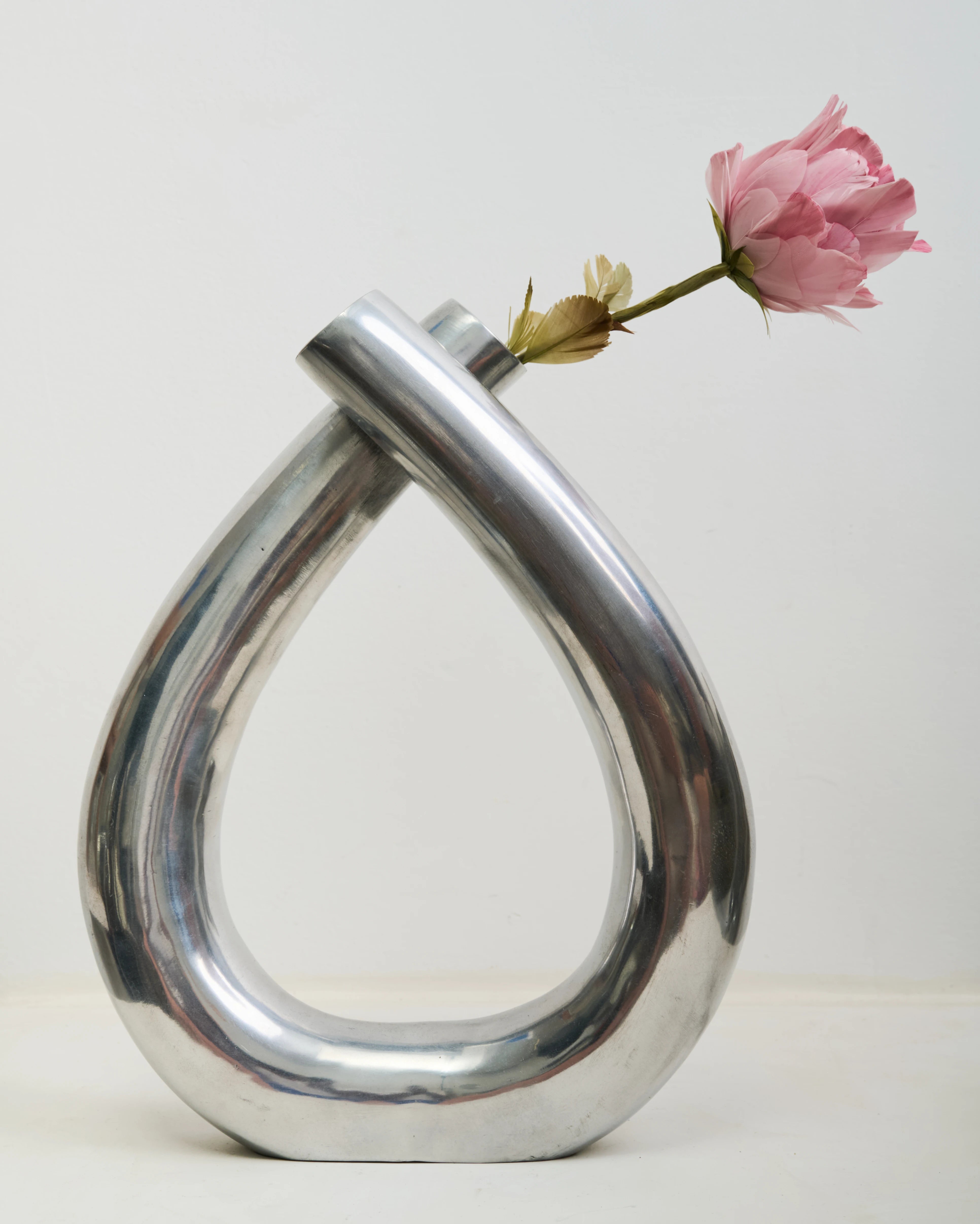 Vase « Trombone » en fonte d’aluminium 1970s-1980s