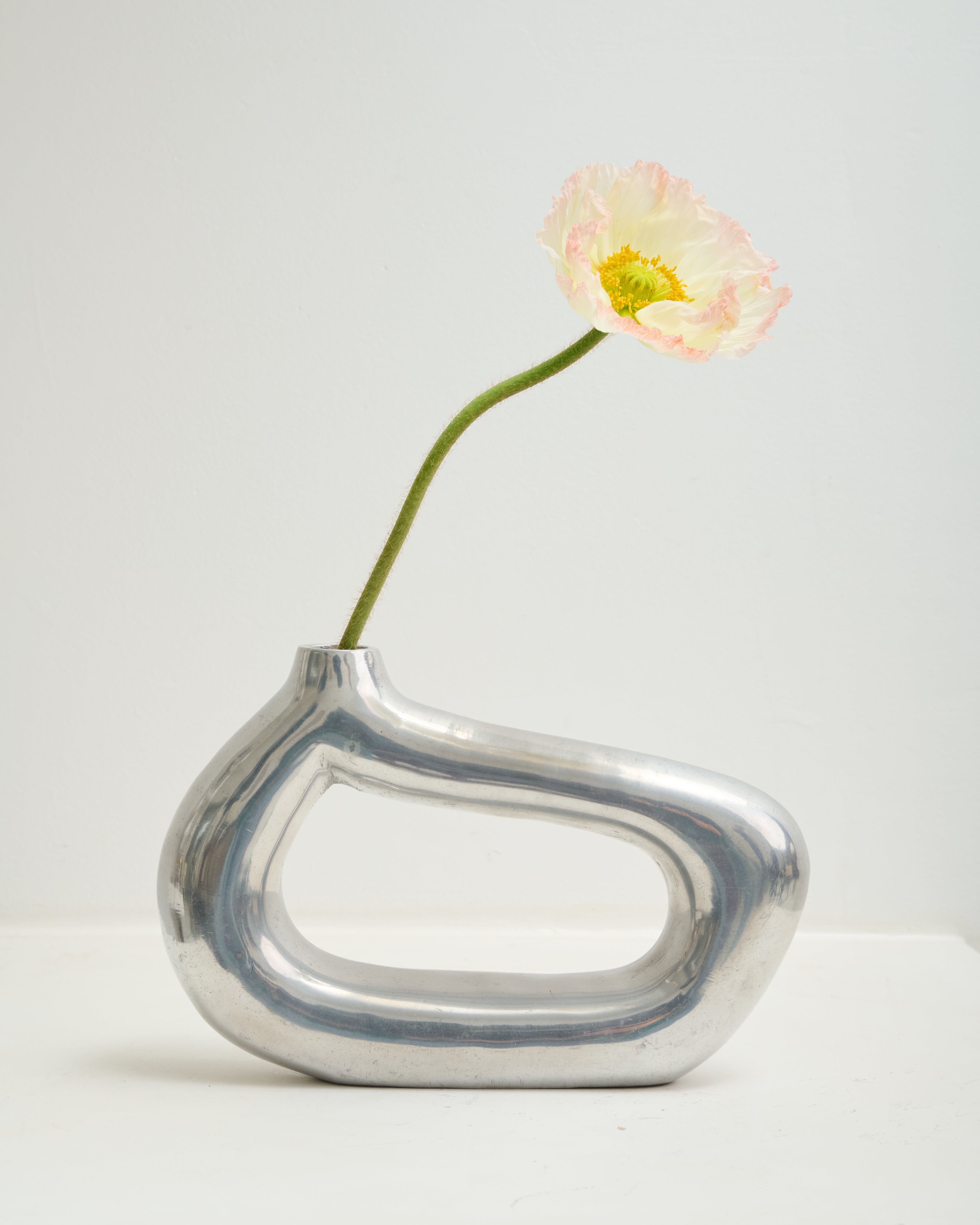 Vase en fonte d'aluminium forme libre, space age, 1970-1980