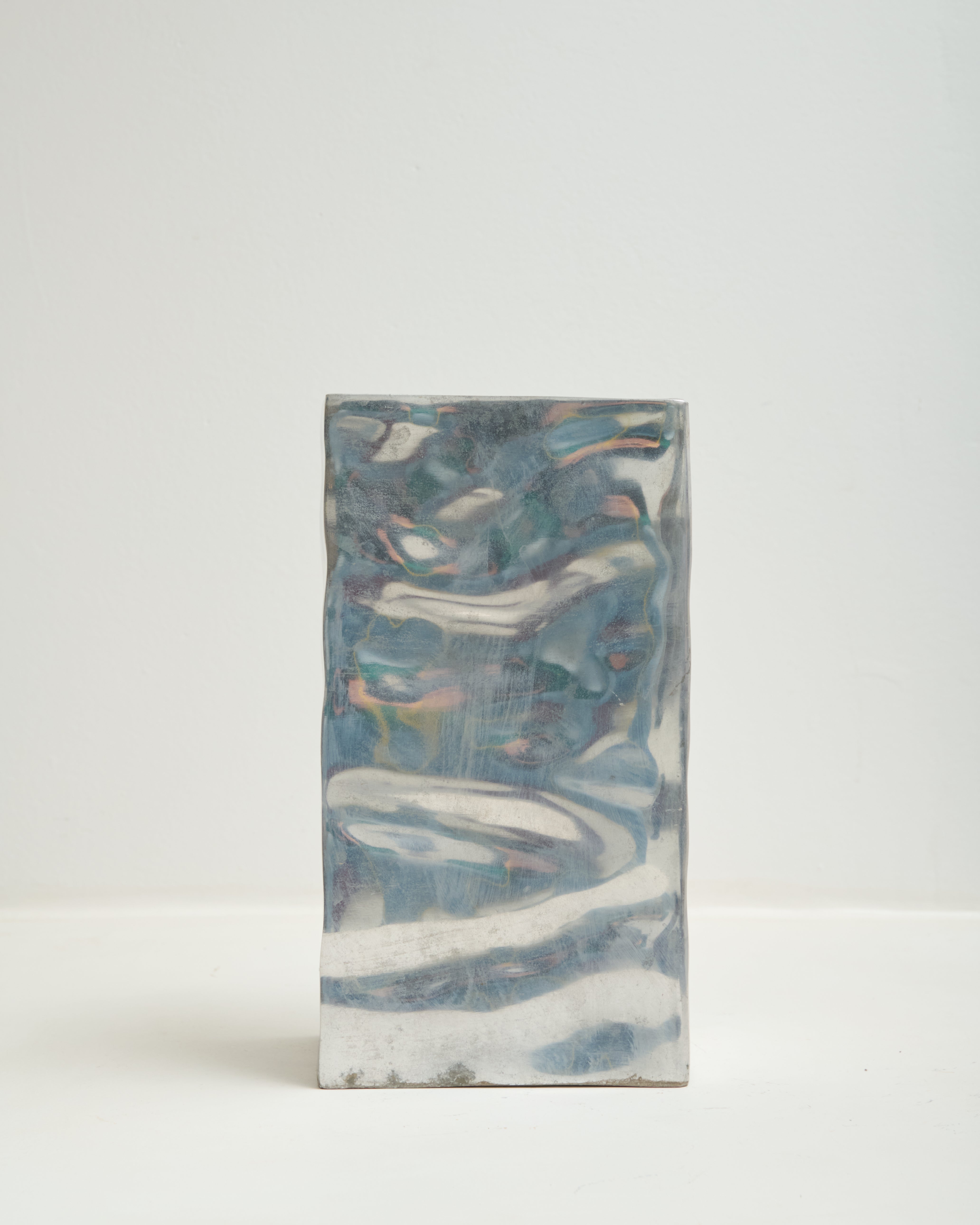 Vase rectangle texturé, fonte d'aluminium, 1970s