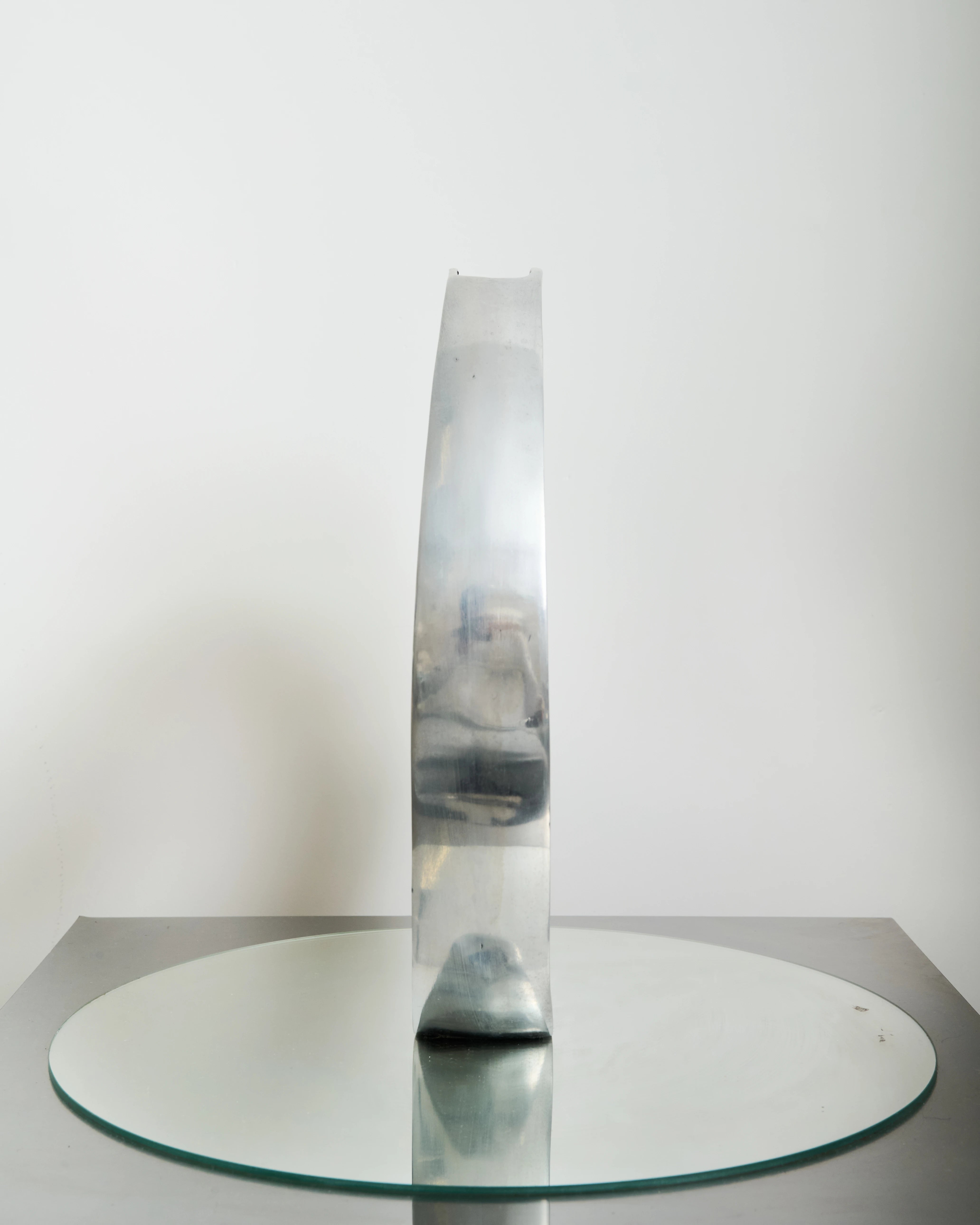 Vase XXL en fonte d'aluminium avec un rond, 1970s