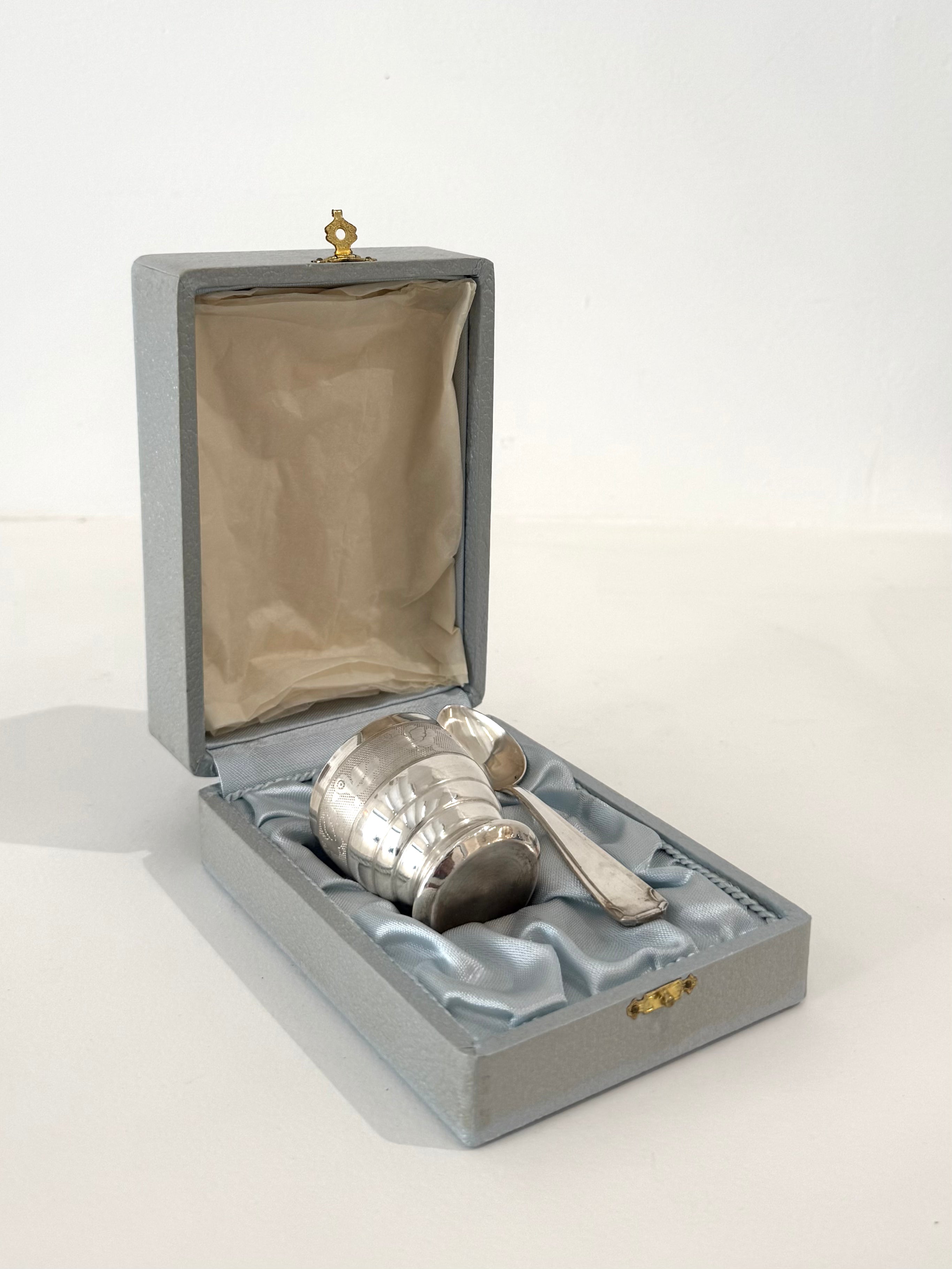 Coffret de naissance en métal argenté
