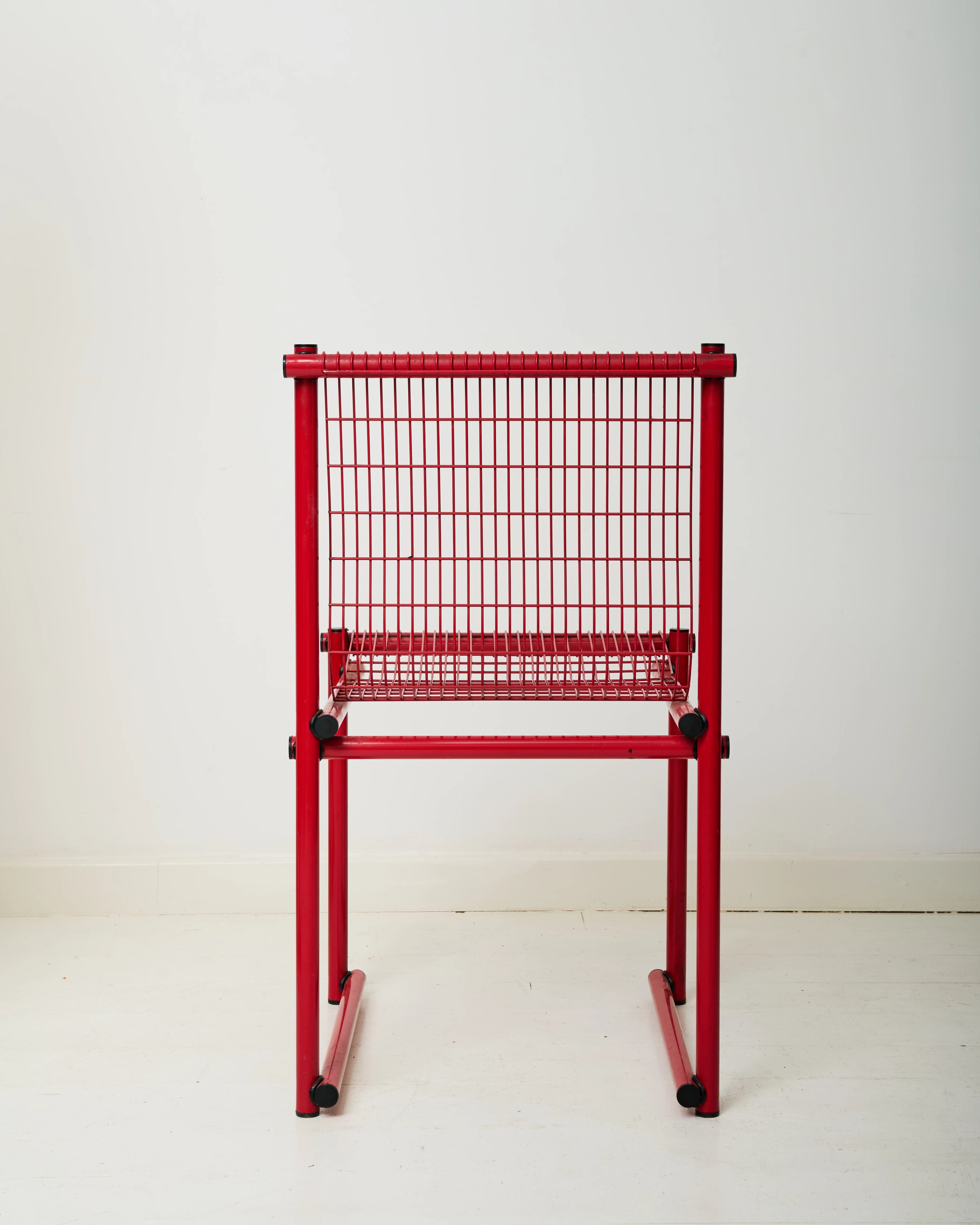 Chaise postmoderne en métal laqué rouge, 1980s