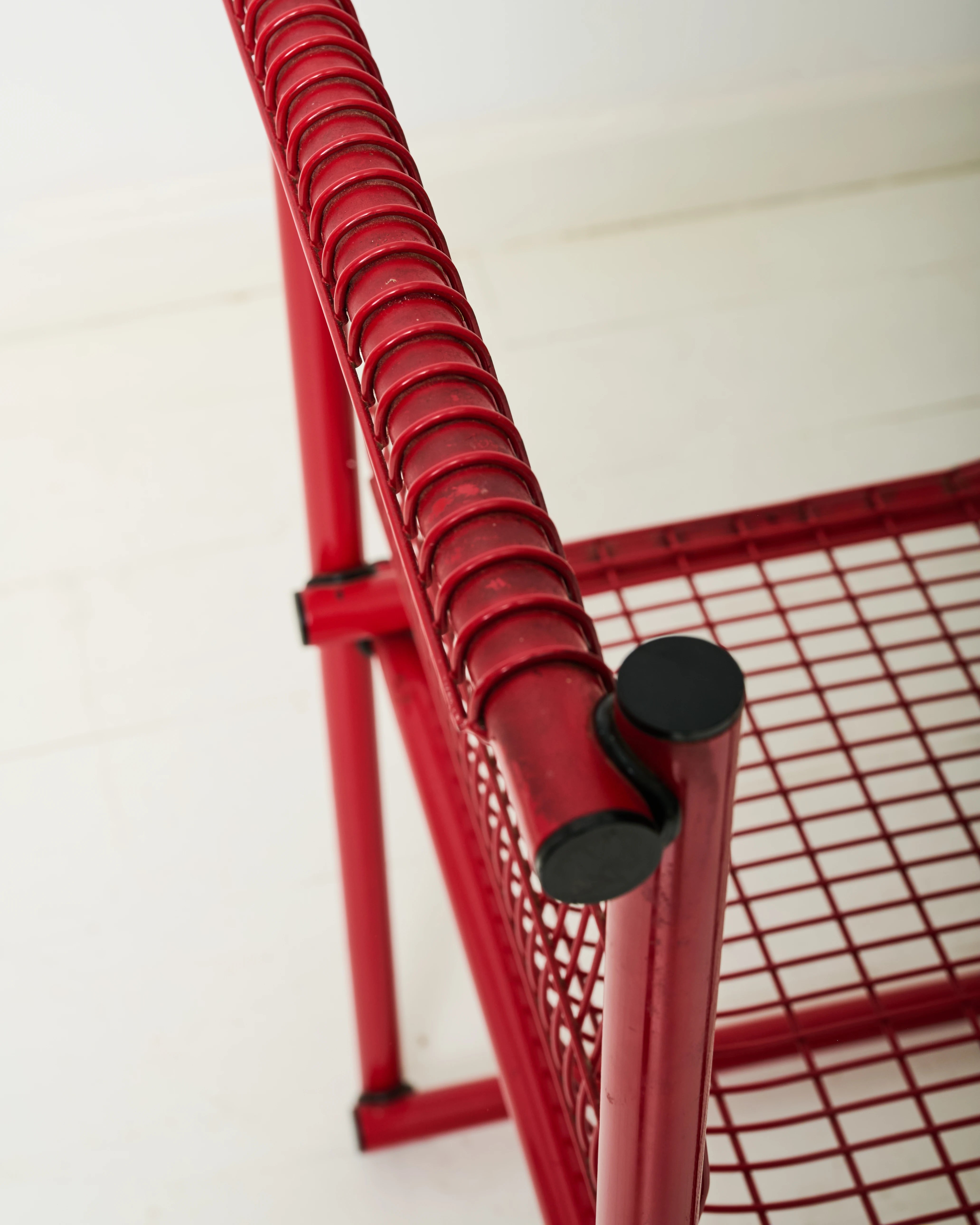 Chaise postmoderne en métal laqué rouge, 1980s