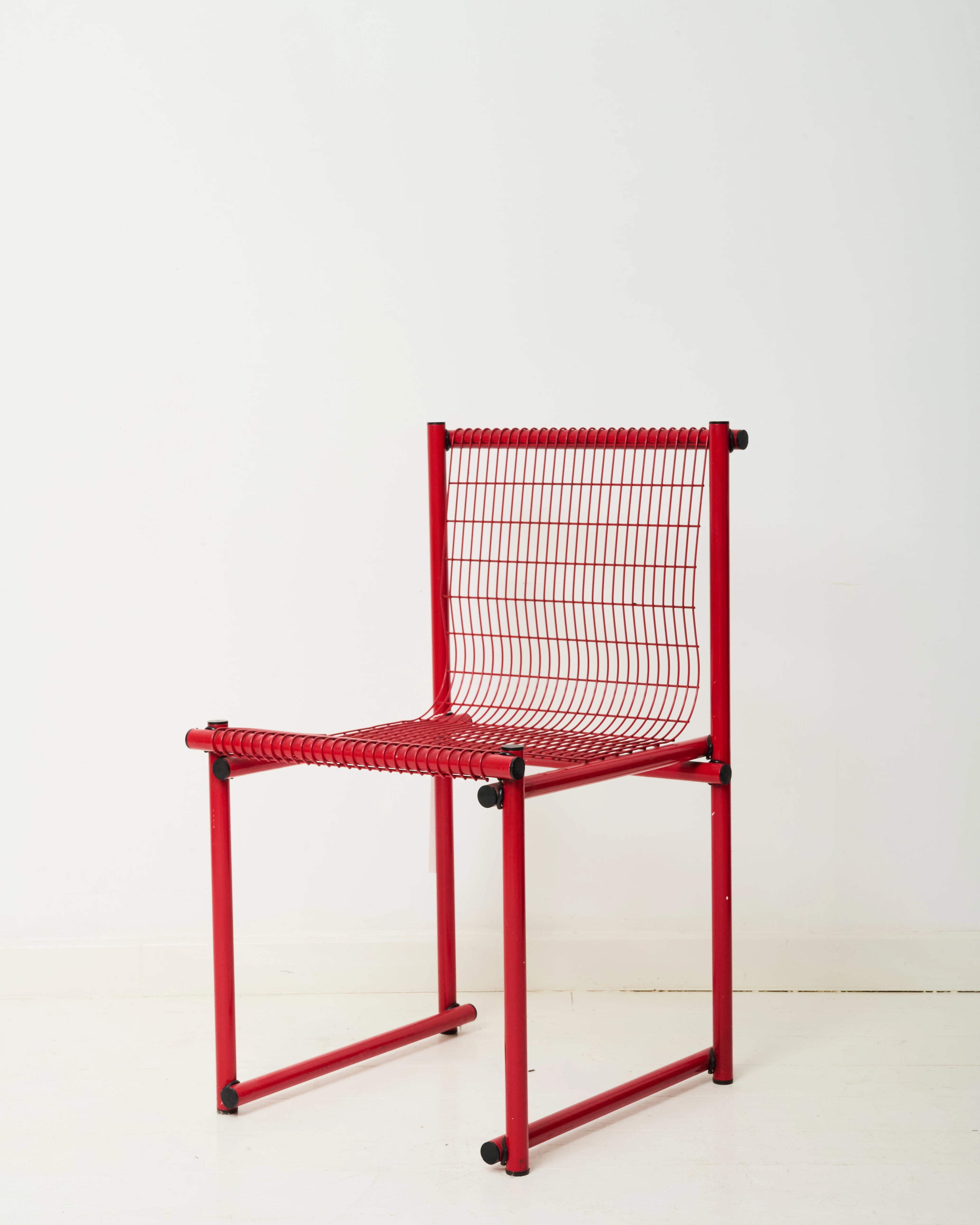 Chaise postmoderne en métal laqué rouge, 1980s