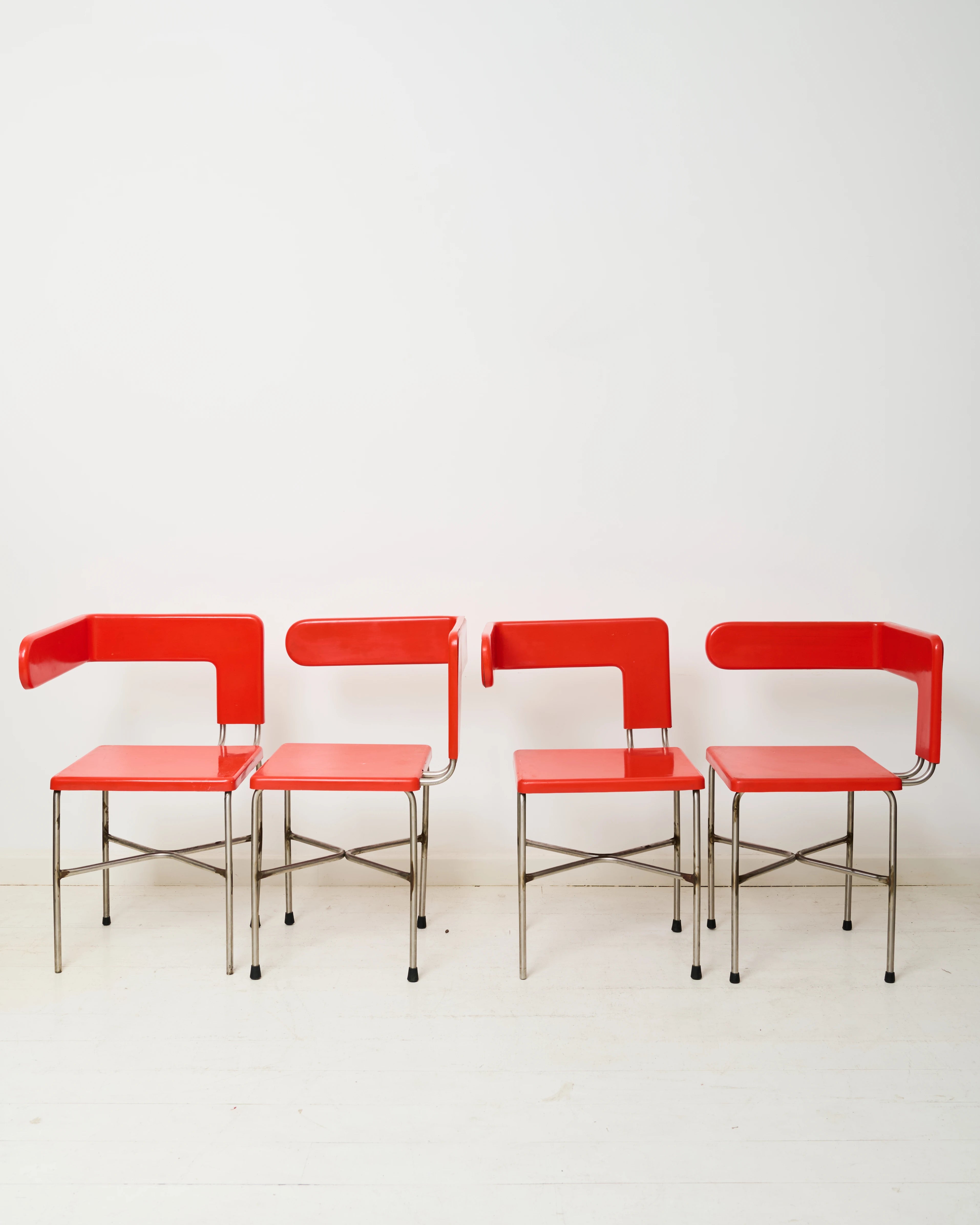 Chaises asymétriques (4), post-moderne, Italie, 1980s