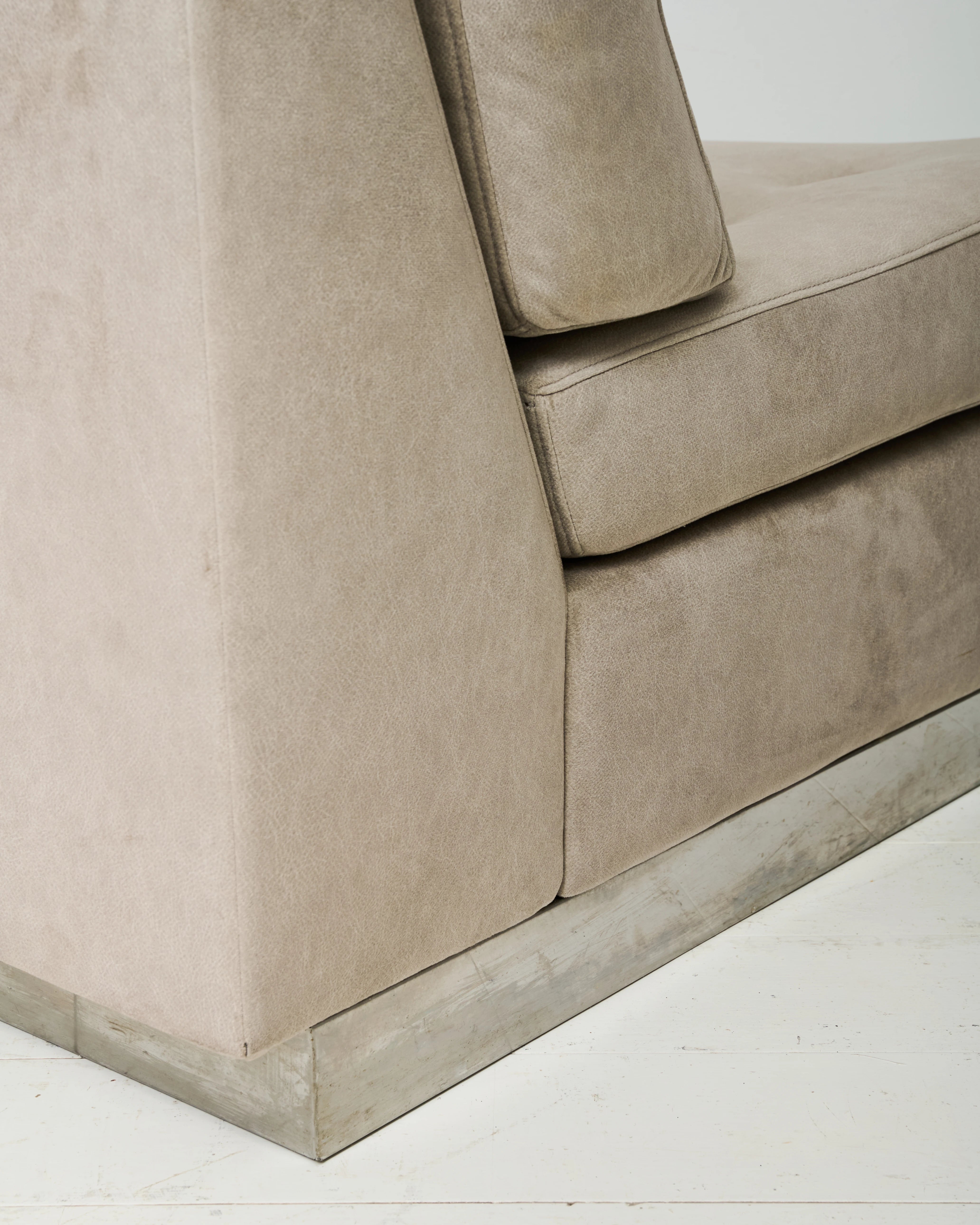 Chauffeuse grise, Jacques Charpentier, Roche Bobois, 1970s