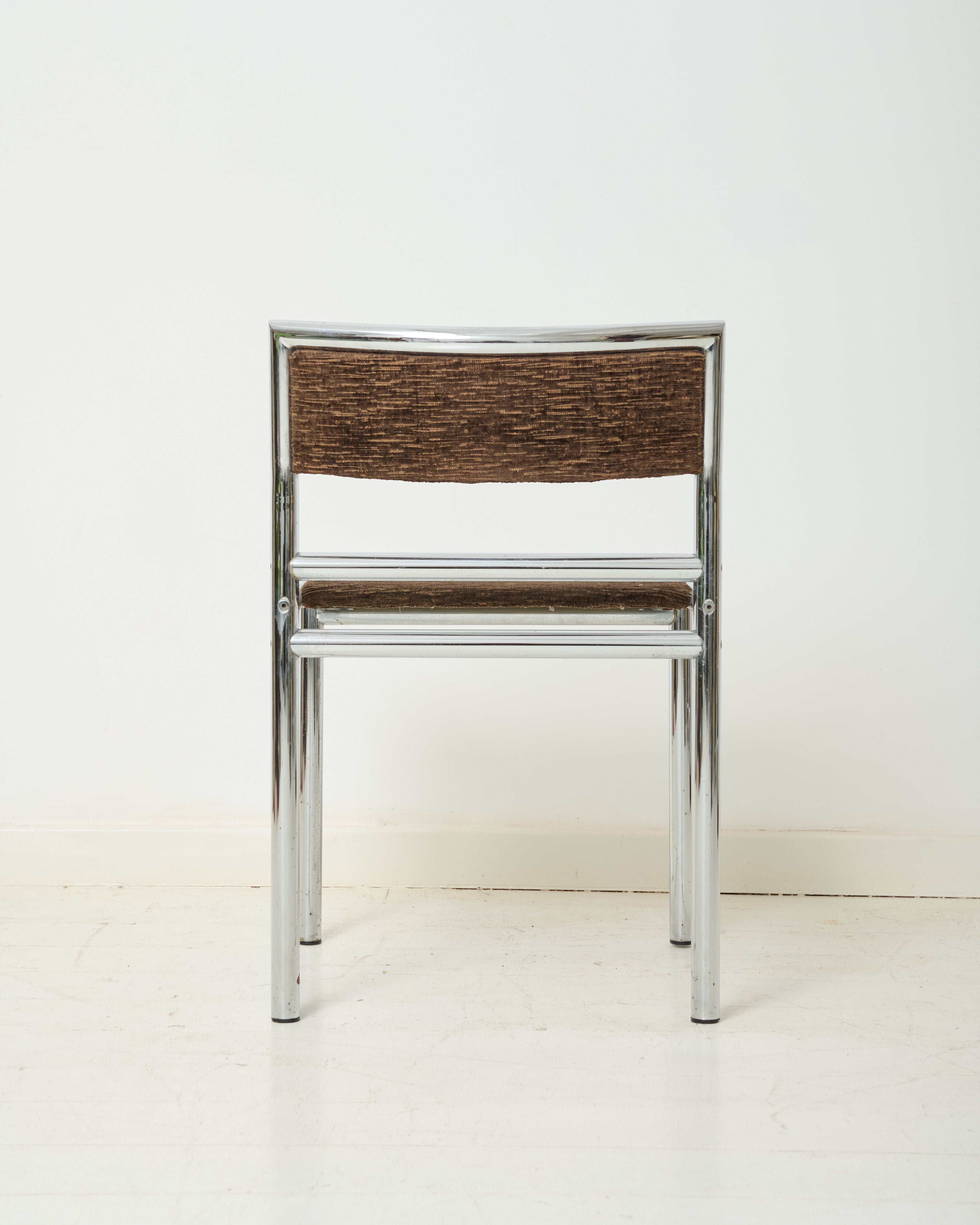 Quatre chaises tubulaires chrome et velours, 1970s