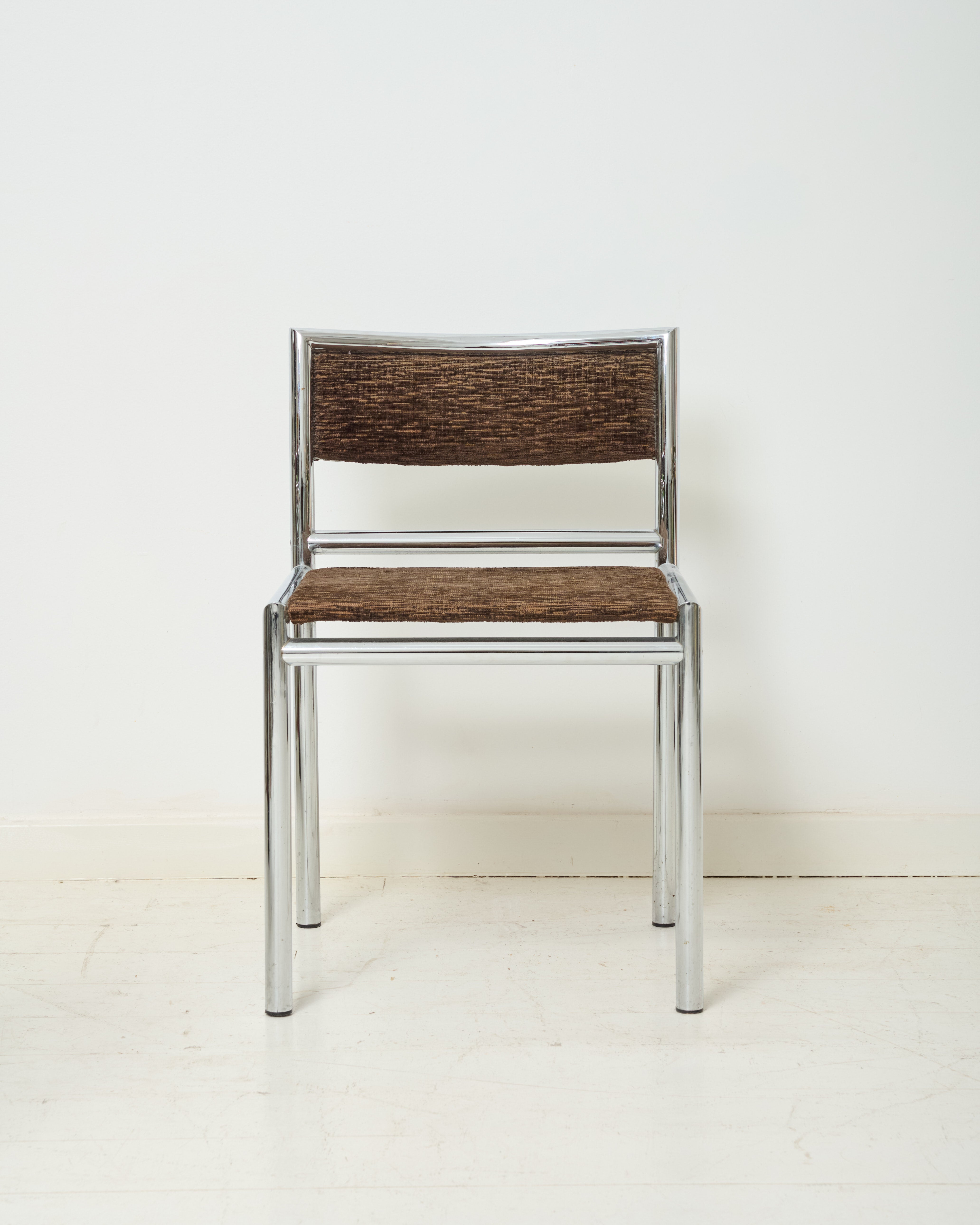 Quatre chaises tubulaires chrome et velours, 1970s