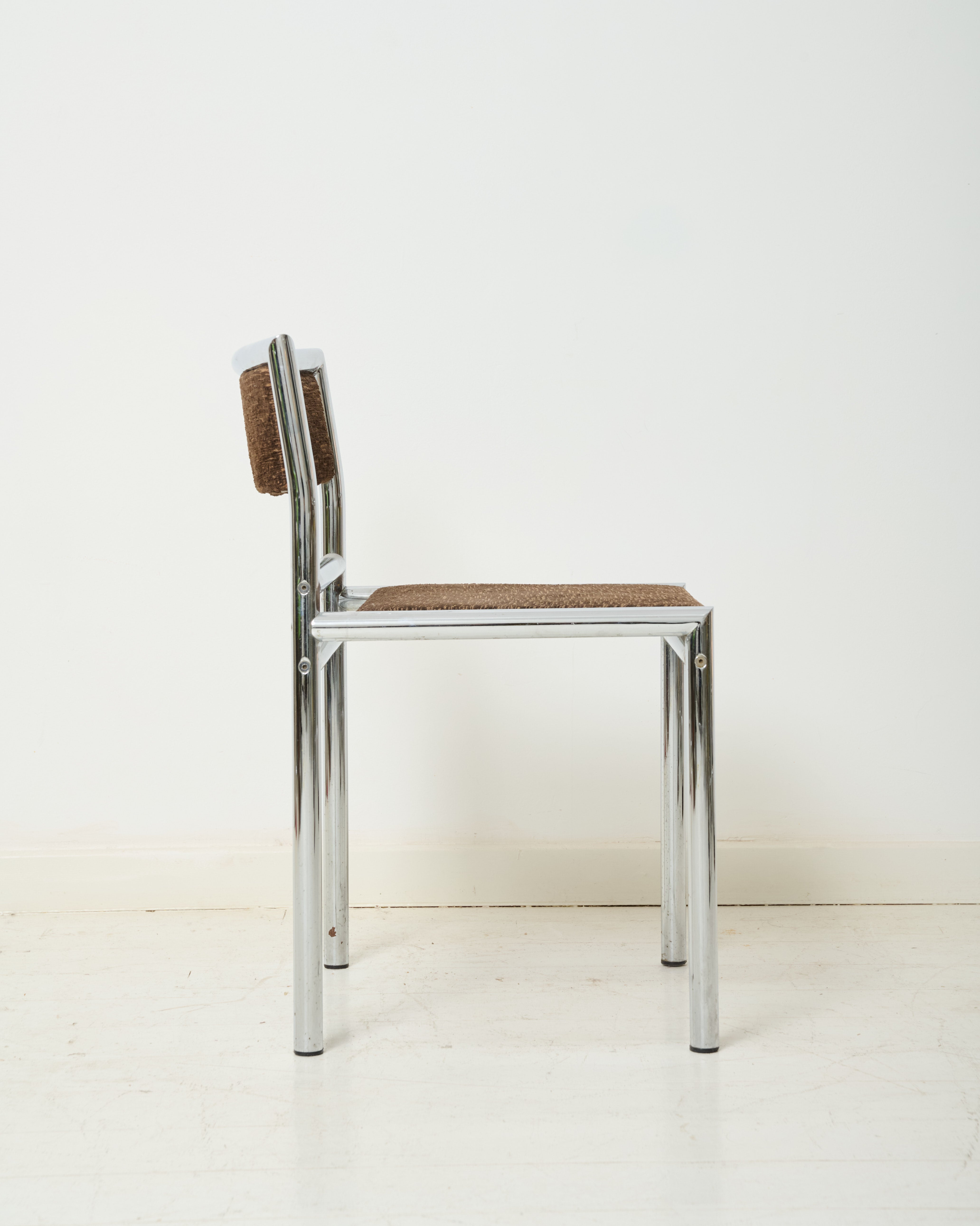 Quatre chaises tubulaires chrome et velours, 1970s