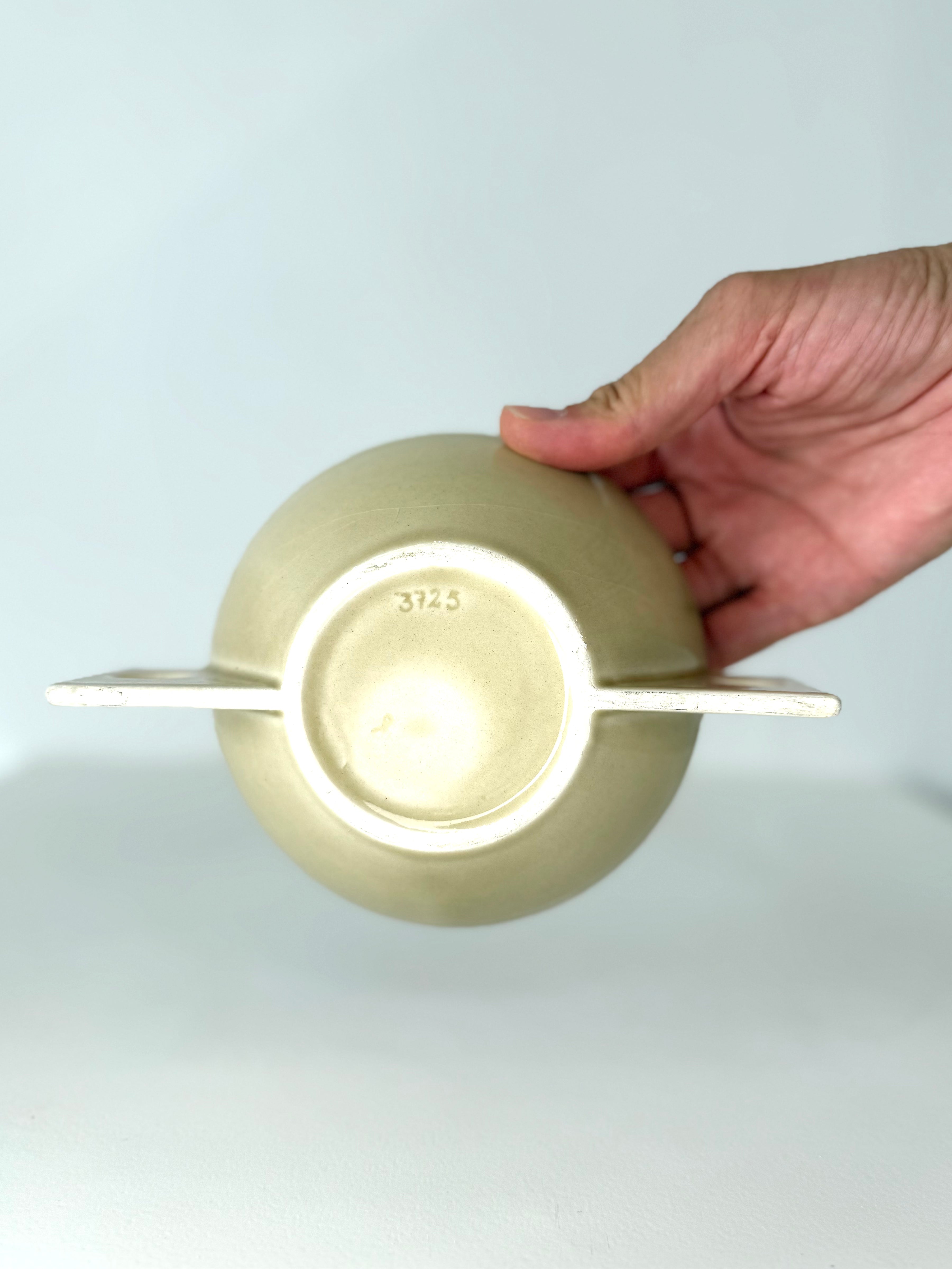 Duo de tasses géométriques, 1970s