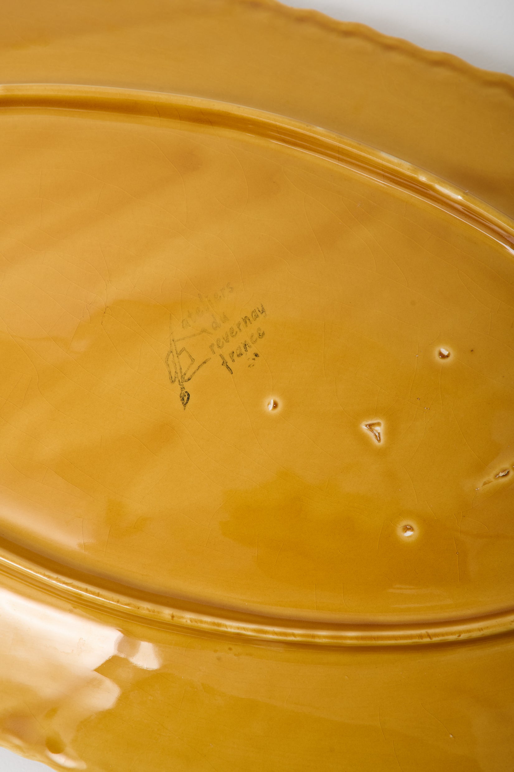 Plat de service en faïence, Atelier Ravernay, 1970s