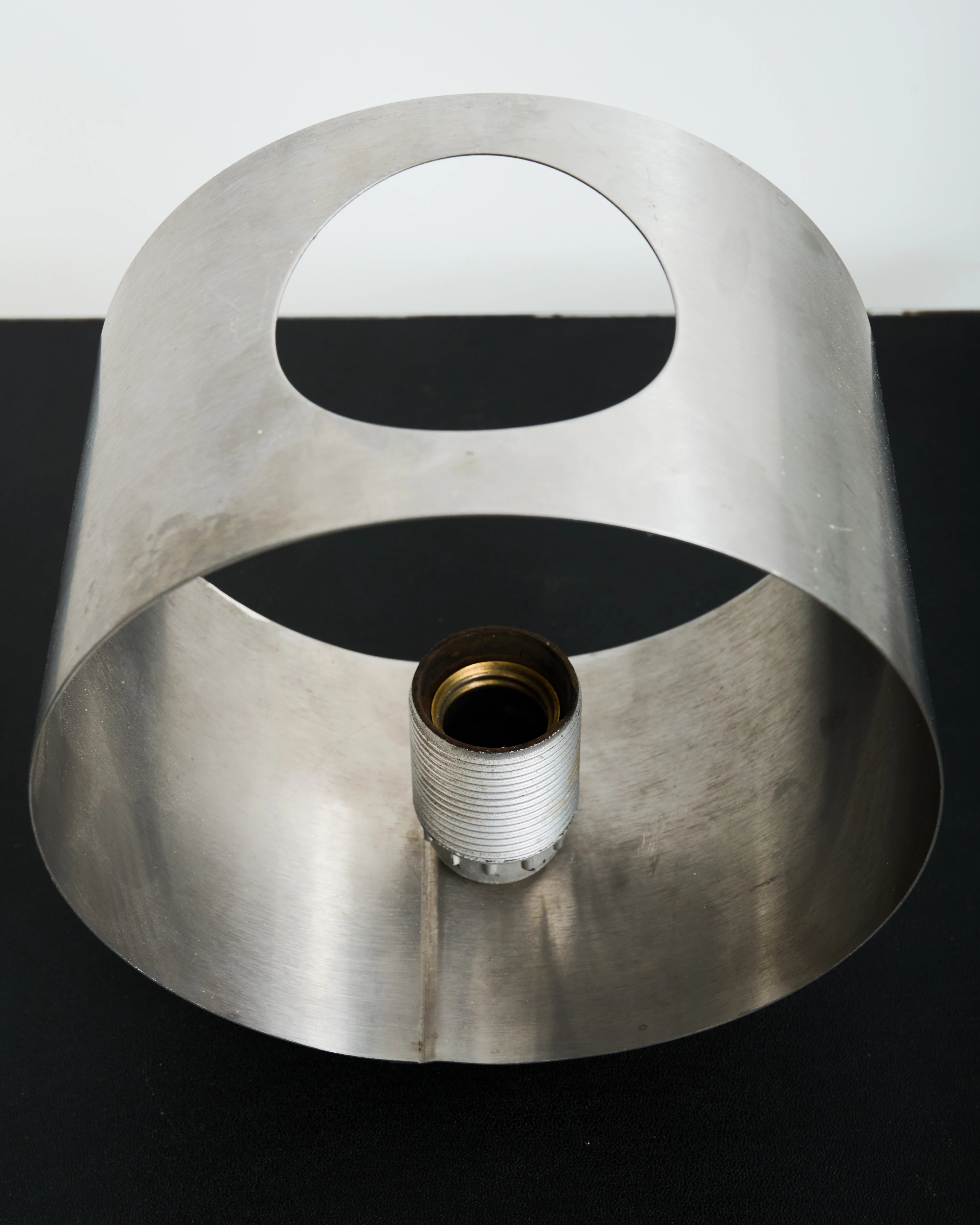 Applique cercle en aluminium brossé, 1970-1980