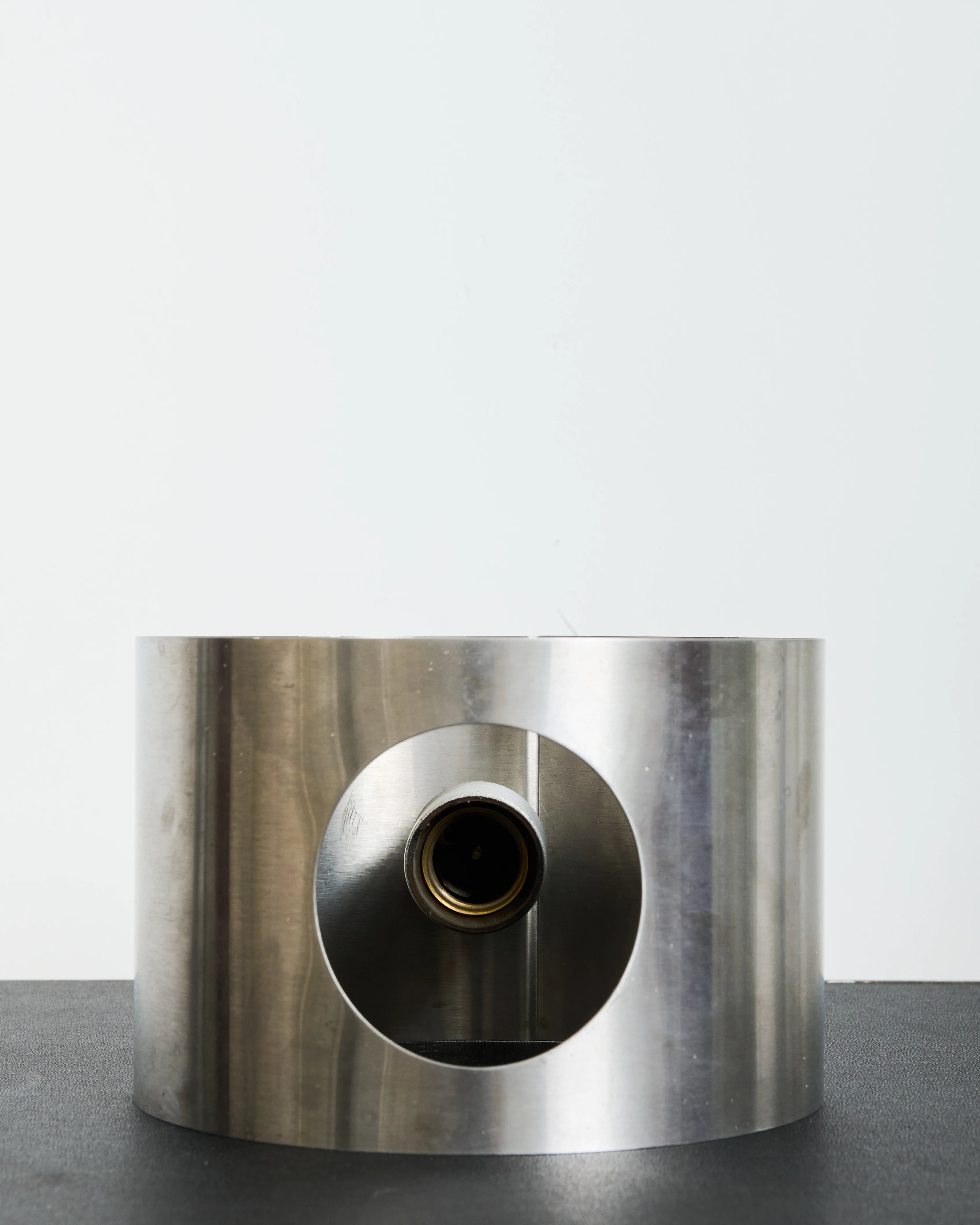 Applique cercle en aluminium brossé, 1970-1980