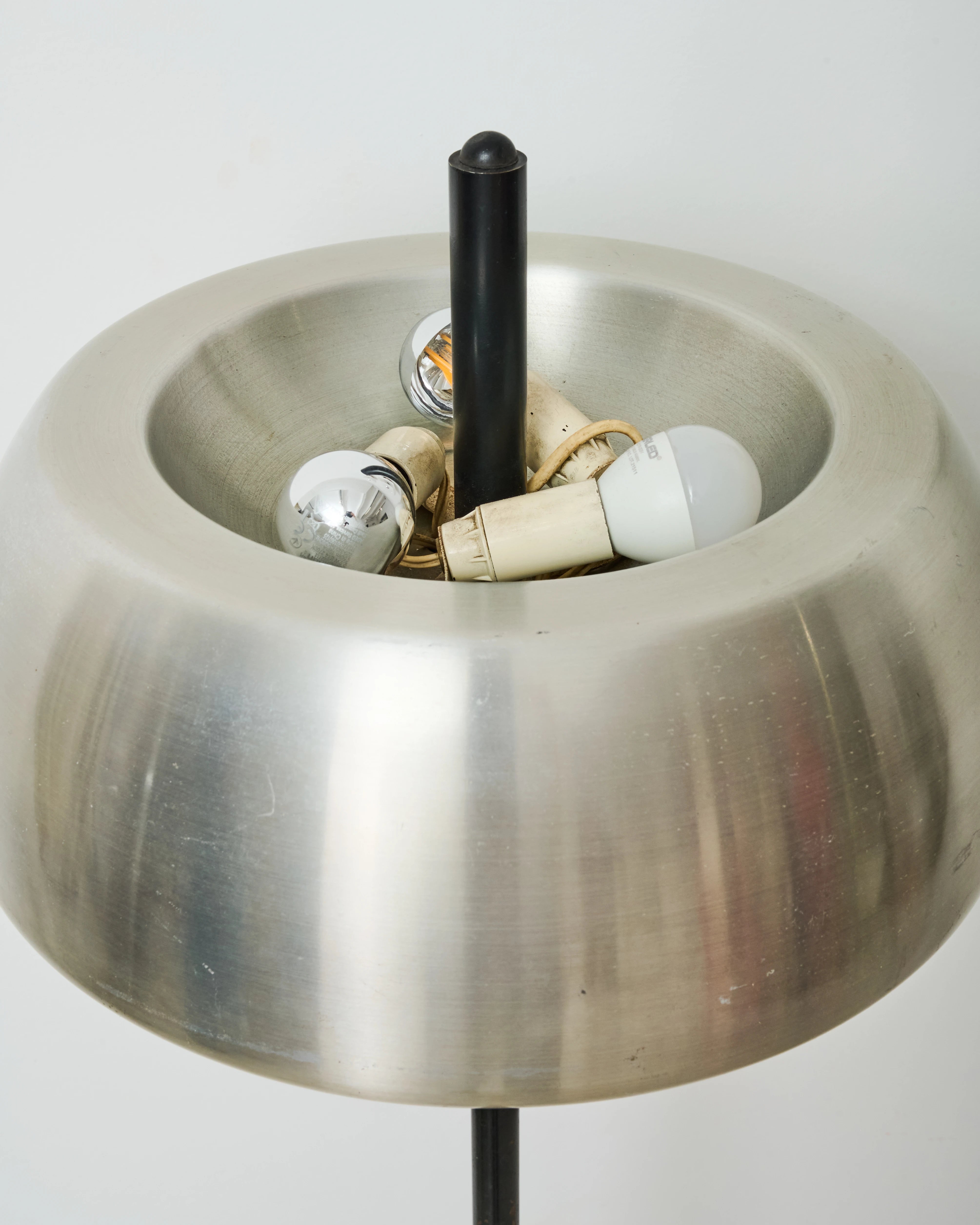 Lampadaire champignon en métal noir et alu brossé, Italie, 1970s