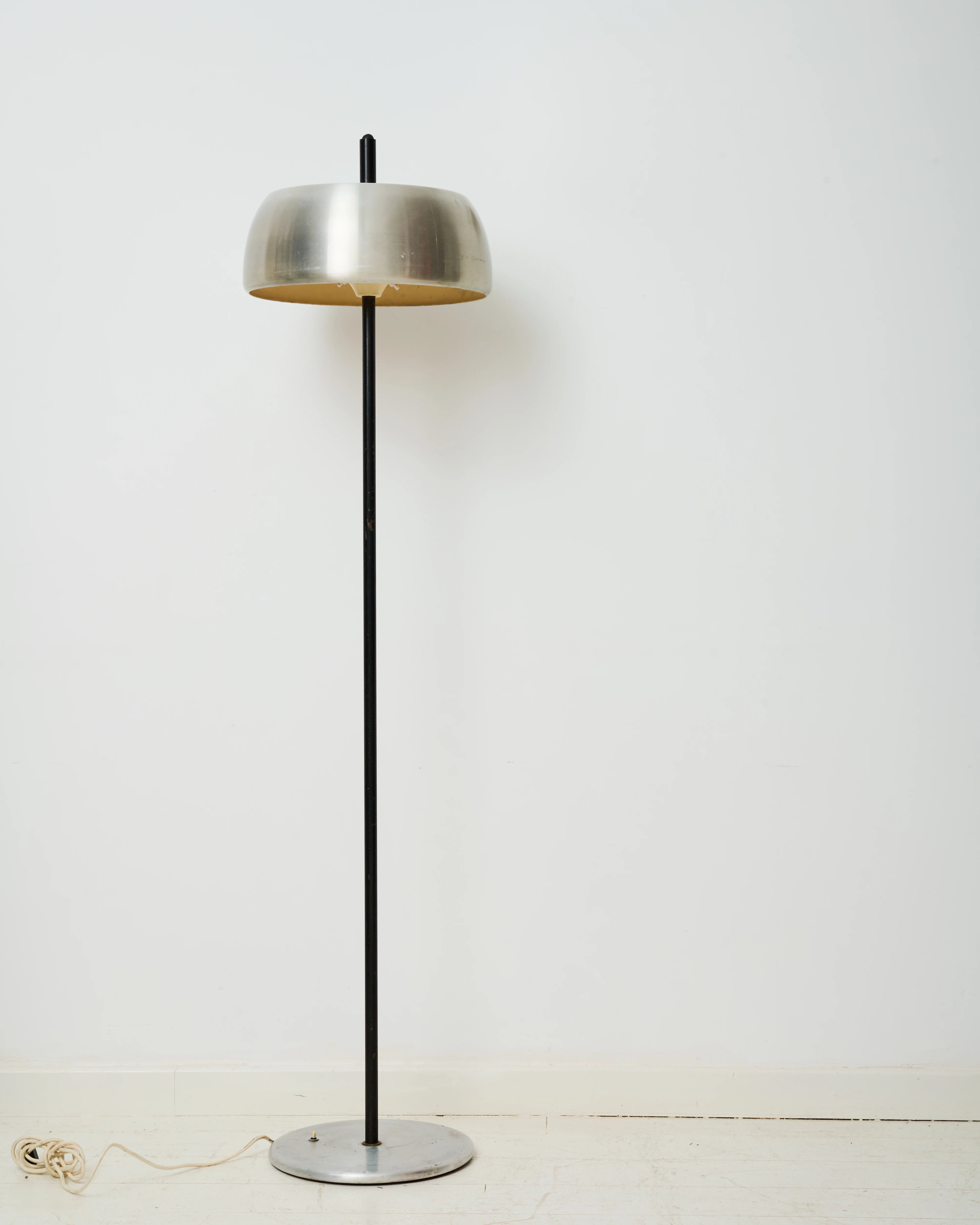 Lampadaire champignon en métal noir et alu brossé, Italie, 1970s