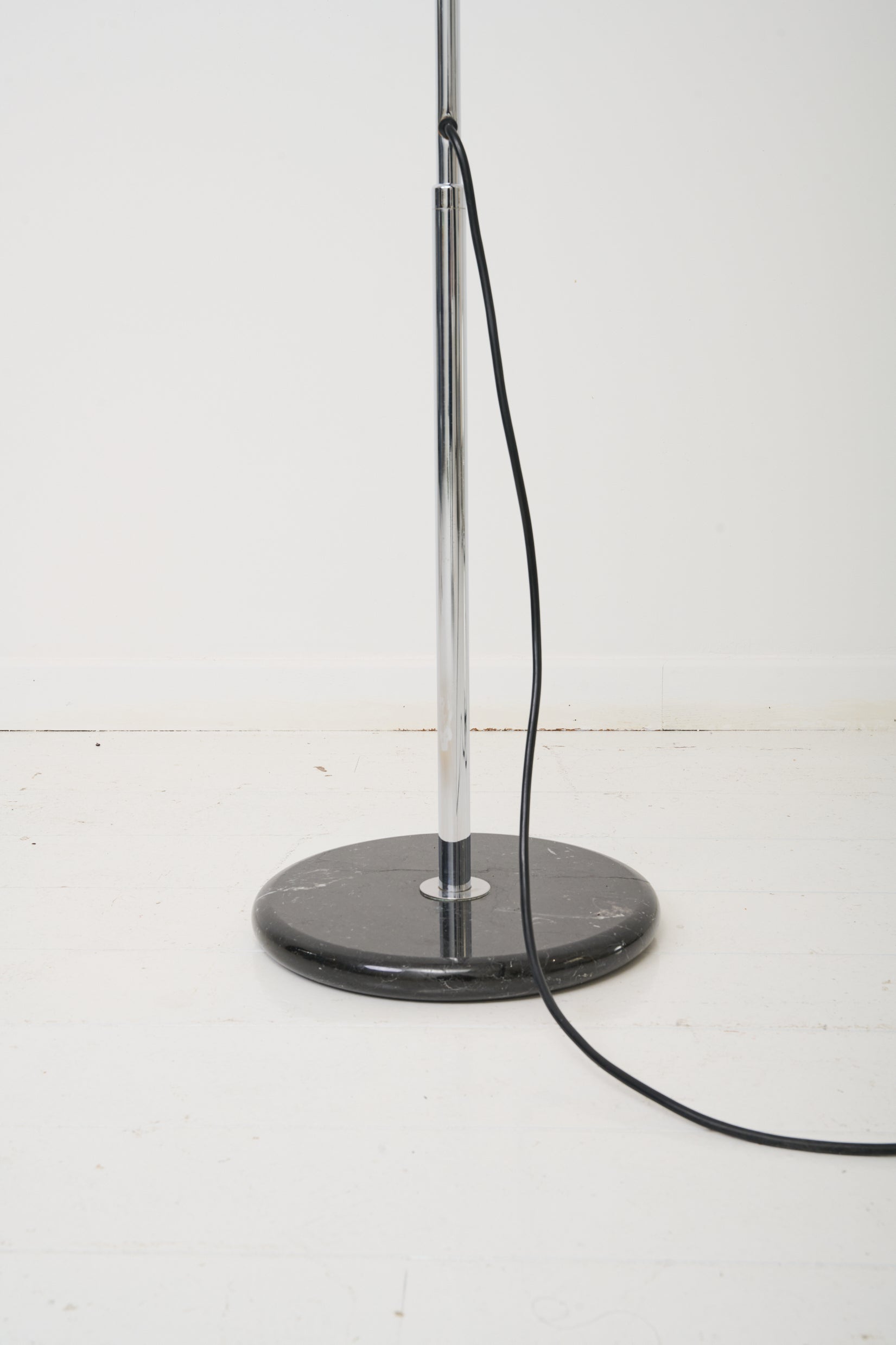 "Mezzaluna" floor lamp, Bruno Gecchelin, Skipper and Pollux, 1980s
