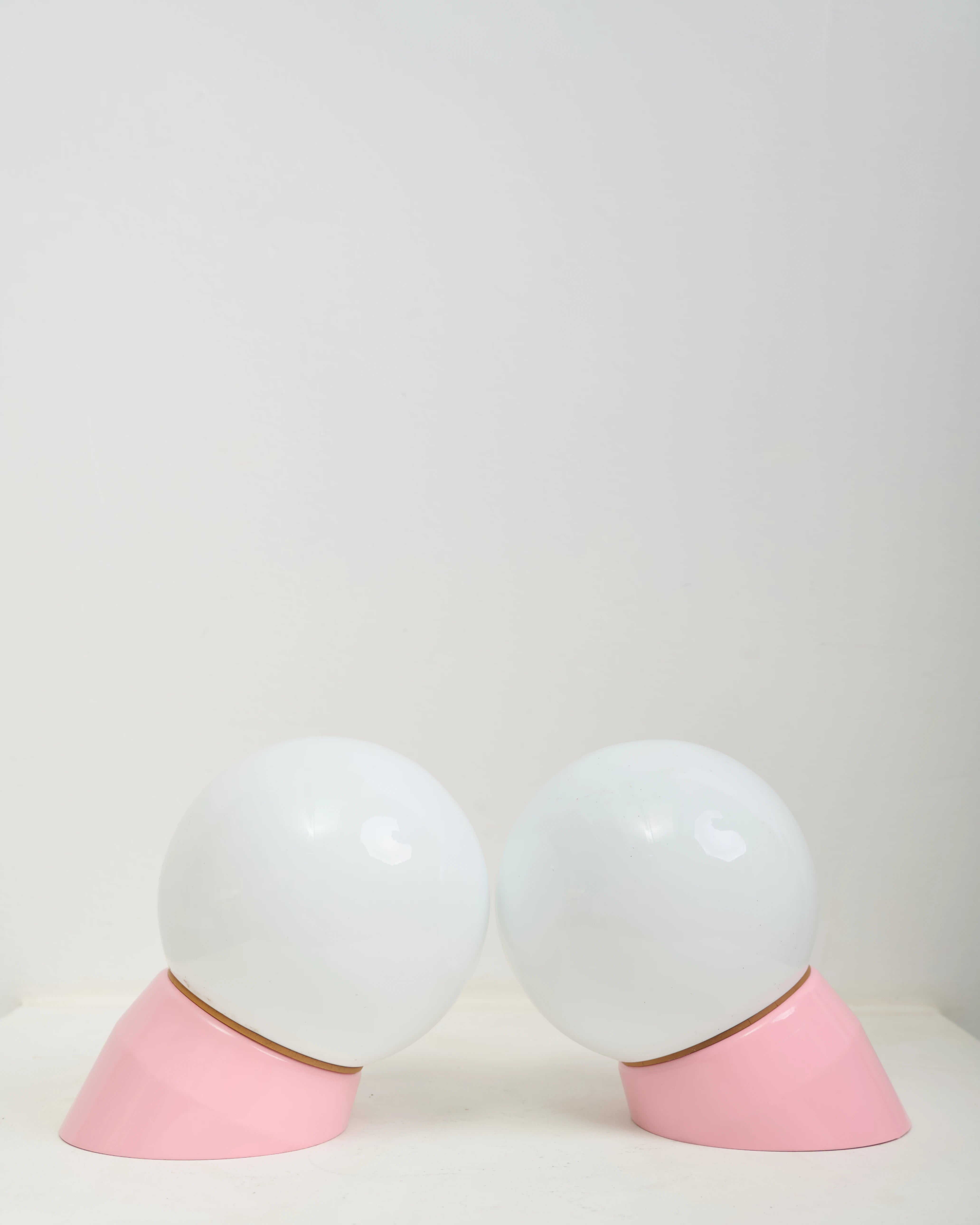 Paire d'appliques en opaline et plastique rose, 1960s