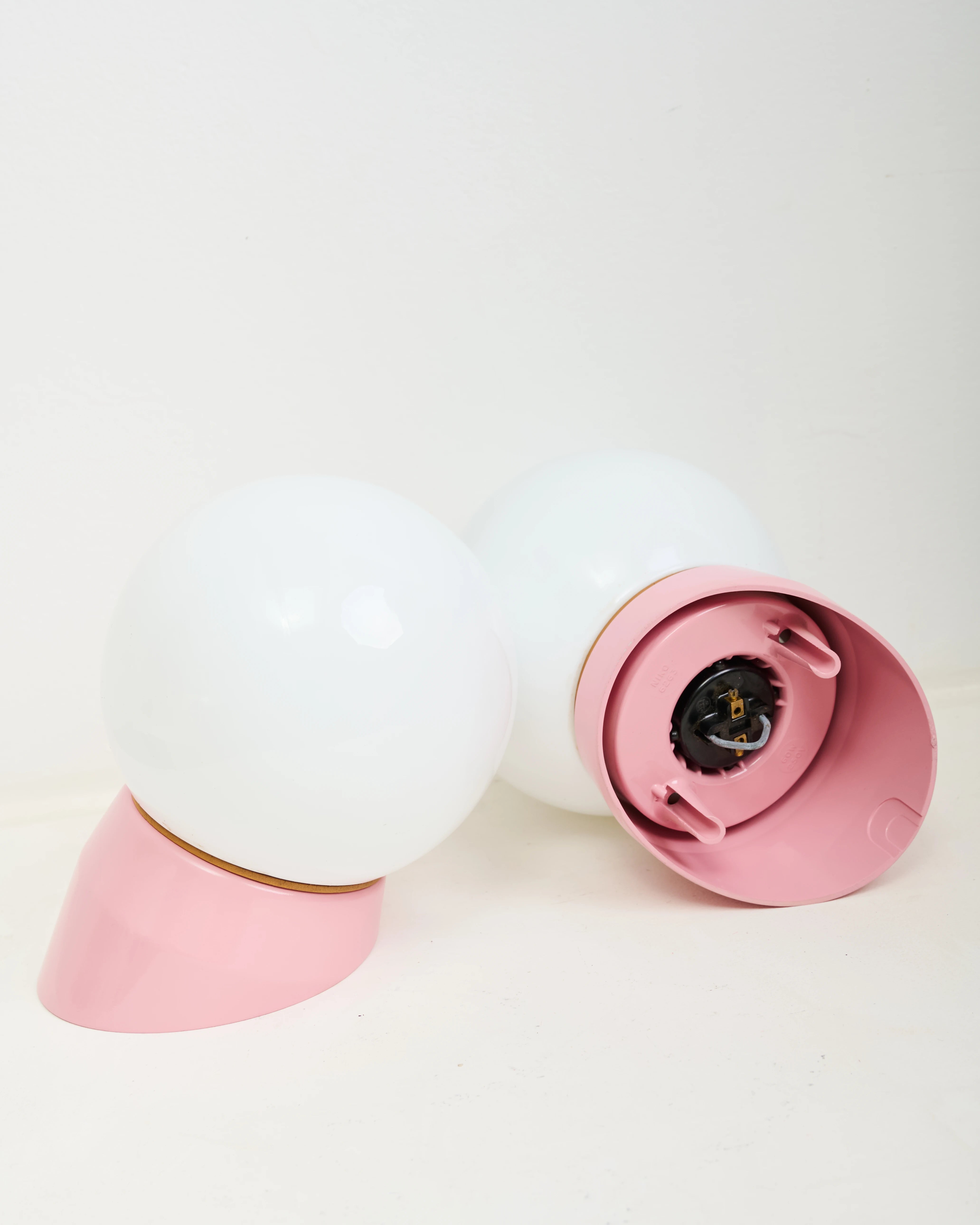Paire d'appliques en opaline et plastique rose, 1960s