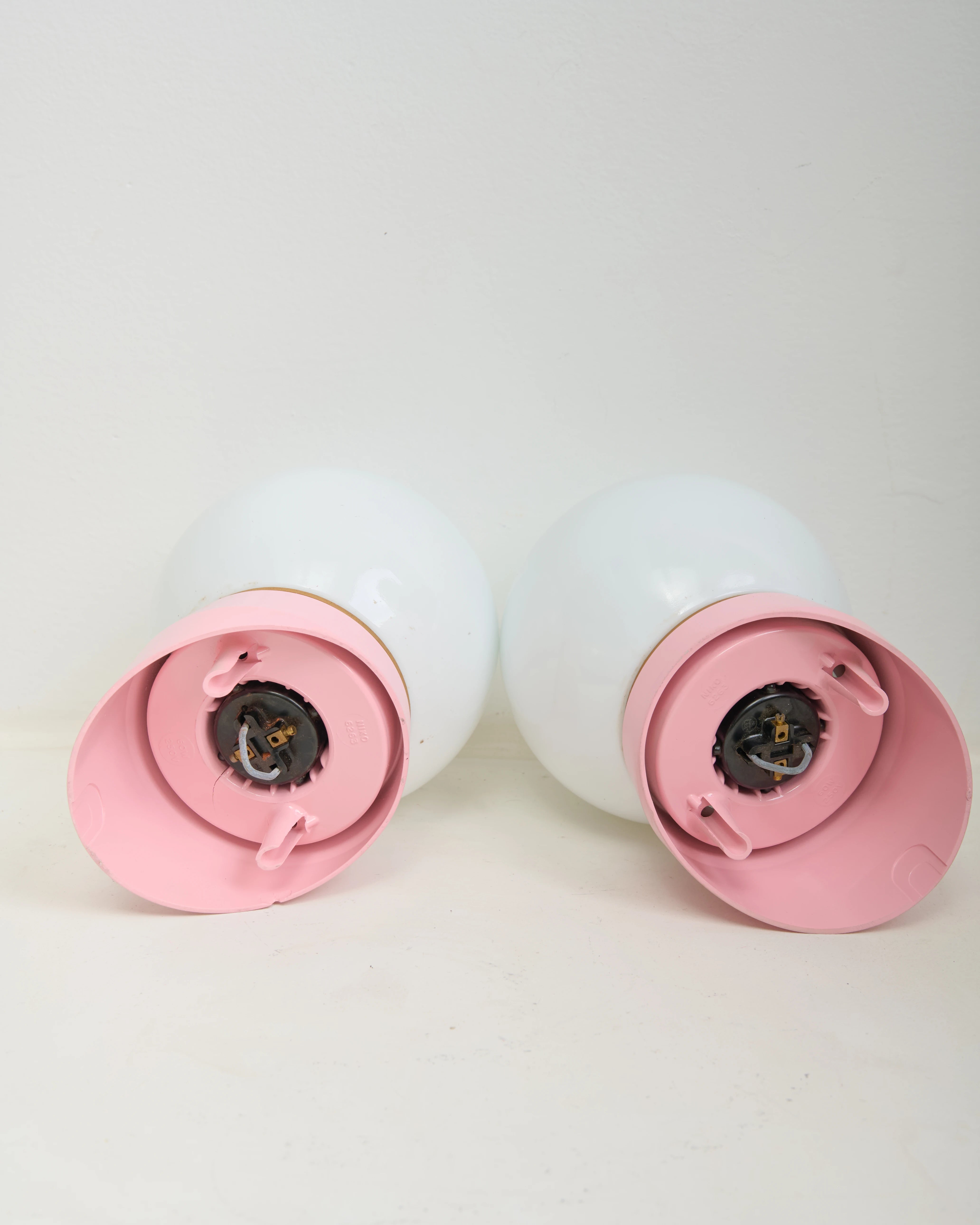 Paire d'appliques en opaline et plastique rose, 1960s
