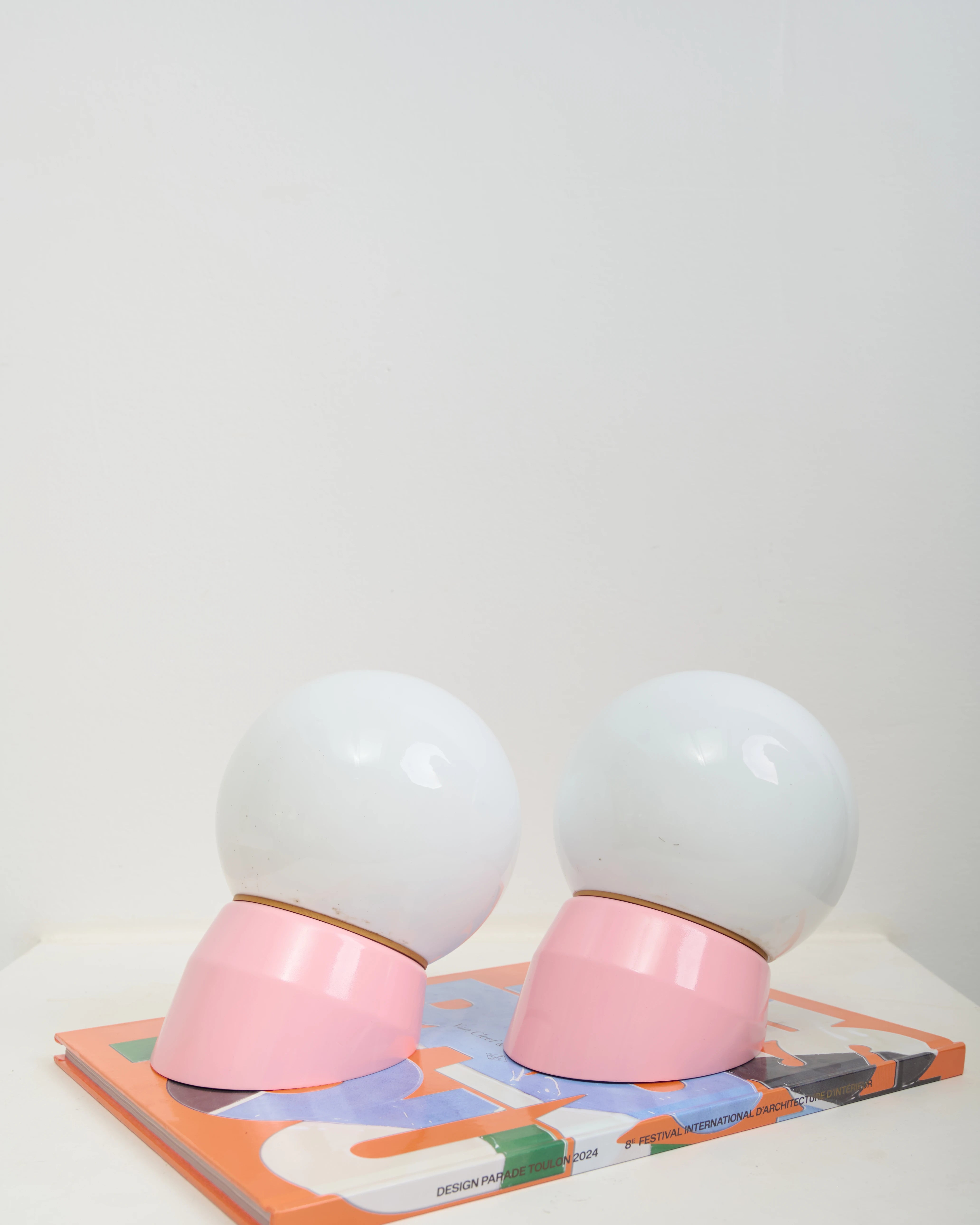 Paire d'appliques en opaline et plastique rose, 1960s