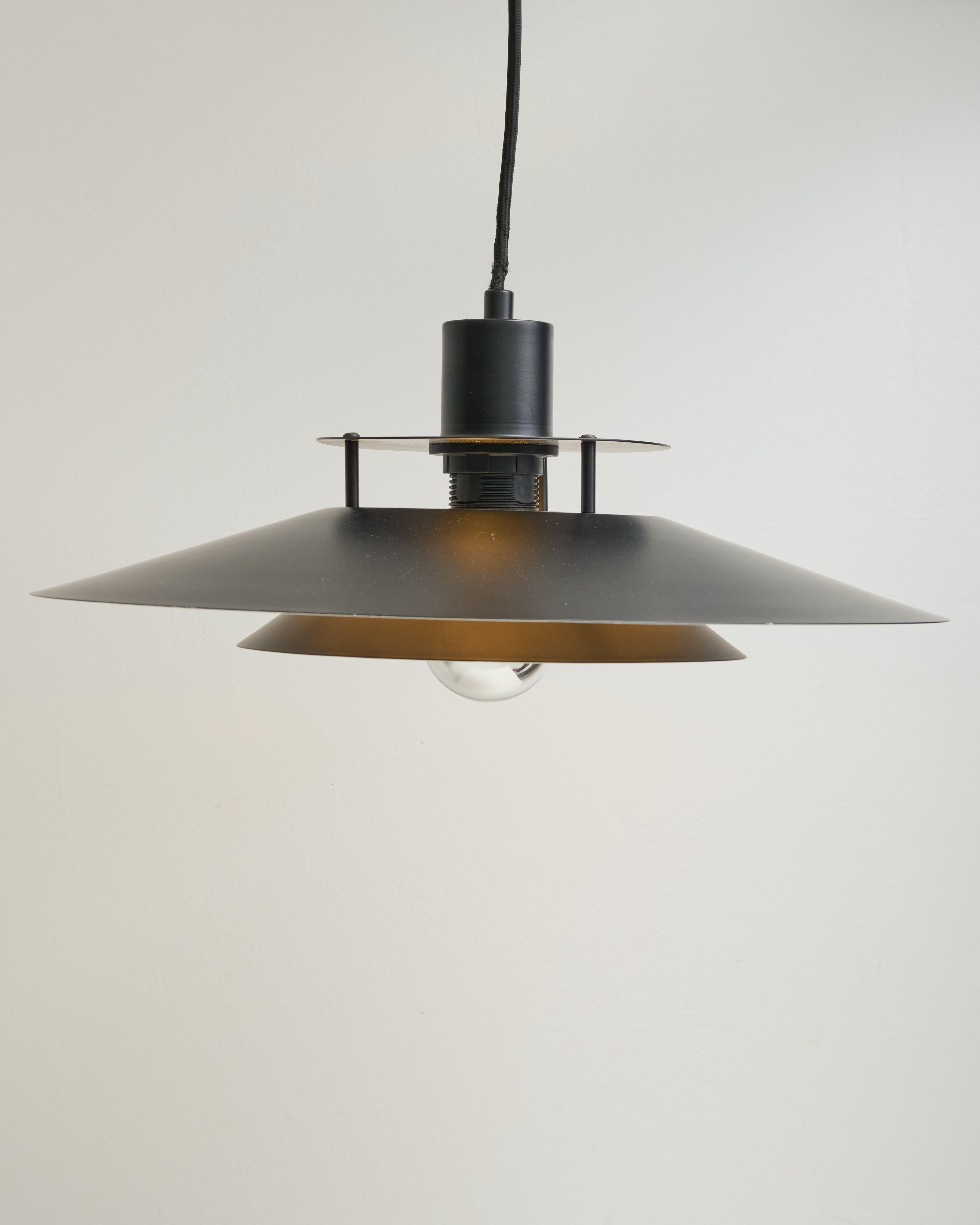 Suspension bicolore blanc et noir, dlg Poul Henningsen
