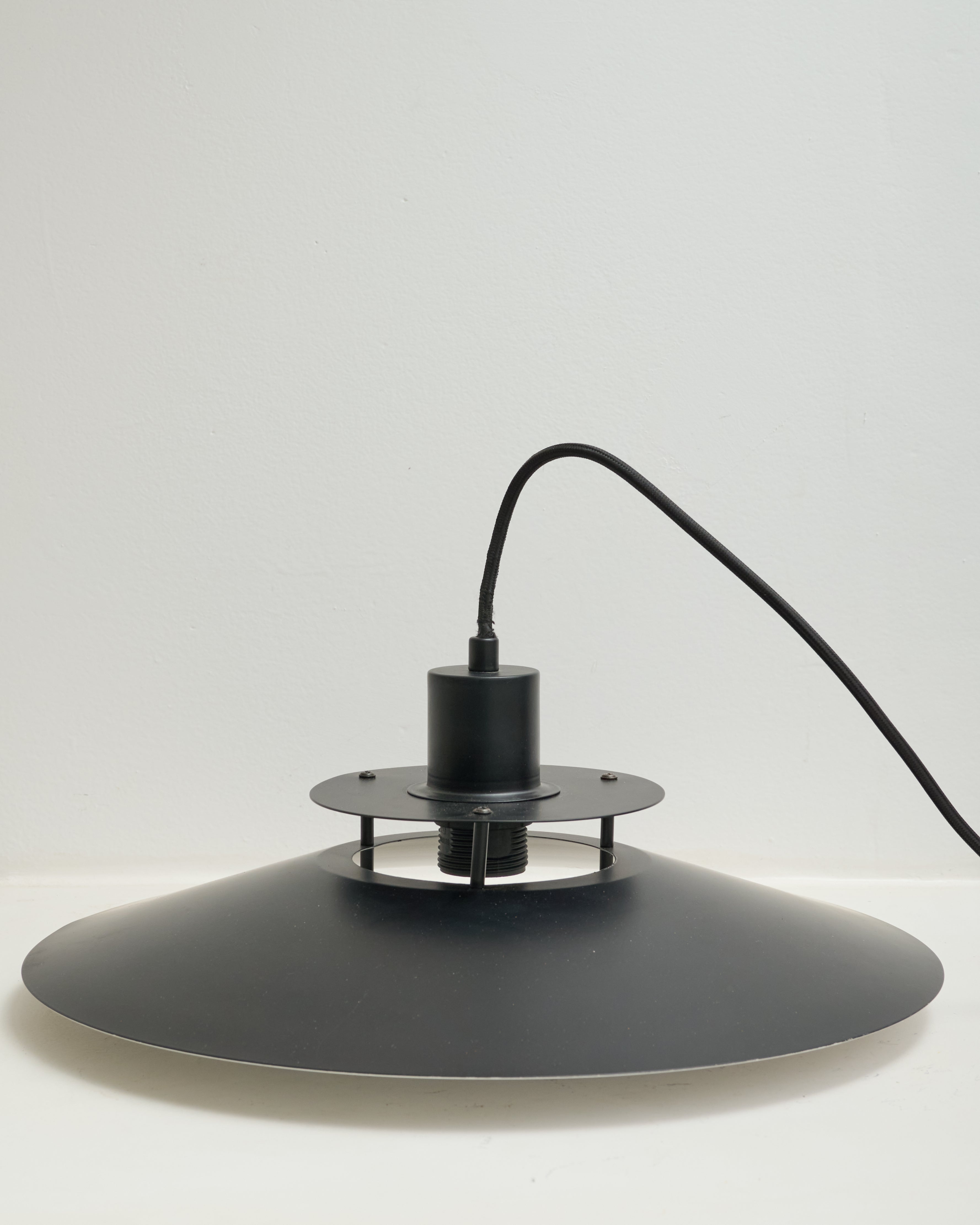 Suspension bicolore blanc et noir, dlg Poul Henningsen