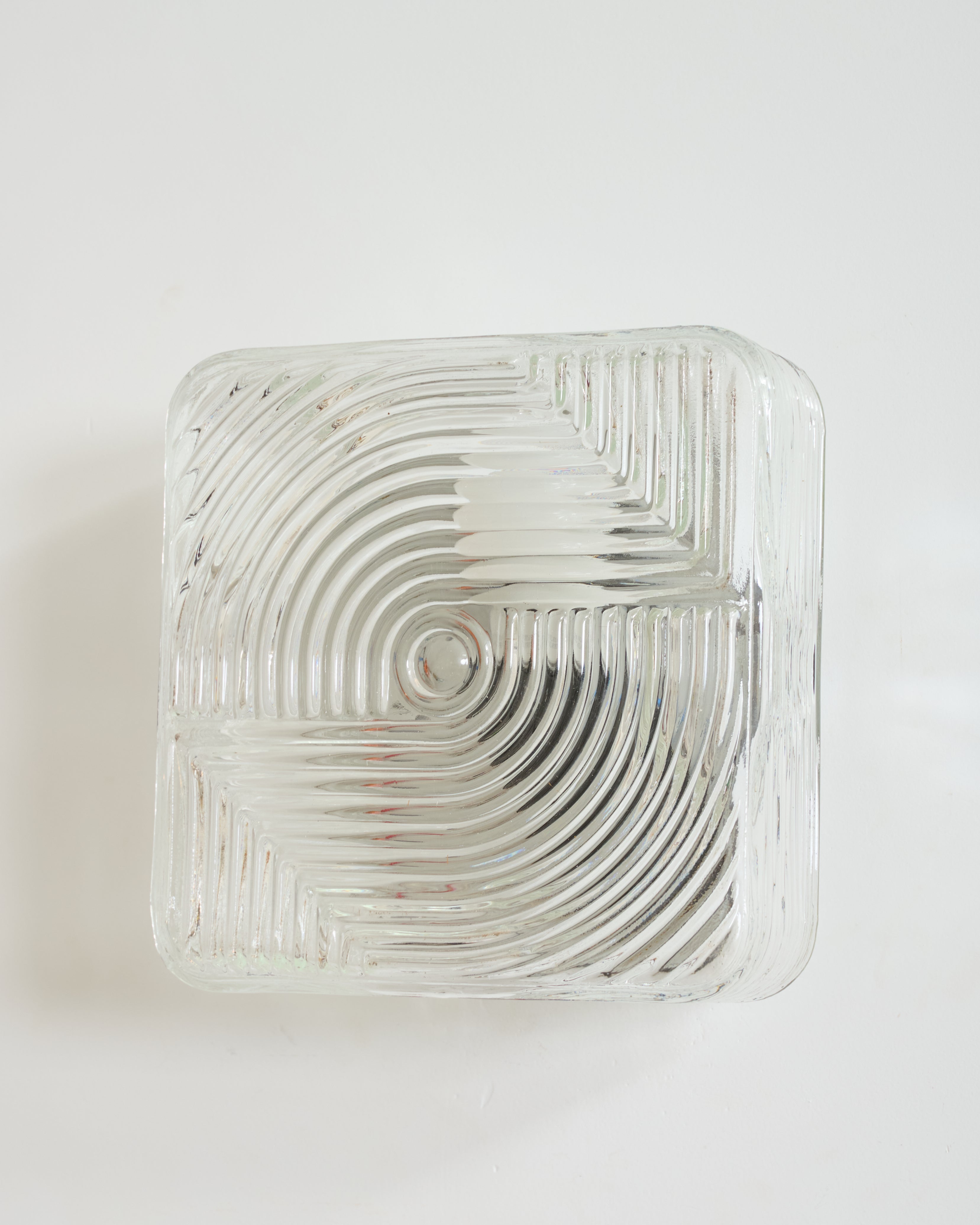 Duo d'appliques "Prisme", verre pressé, 1960s