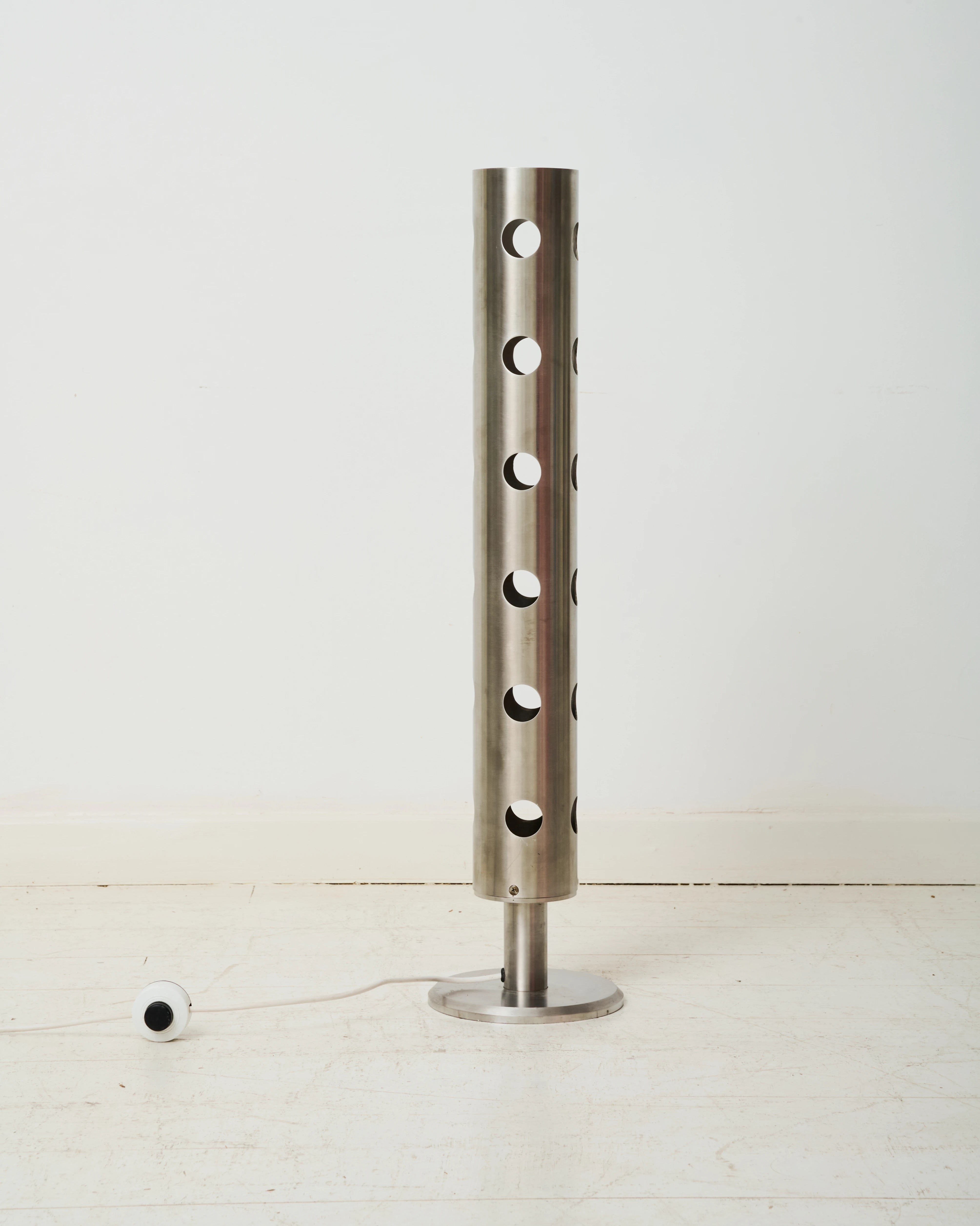 Lampe à poser XXL en aluminium brossé ajouré, 1980-1990s