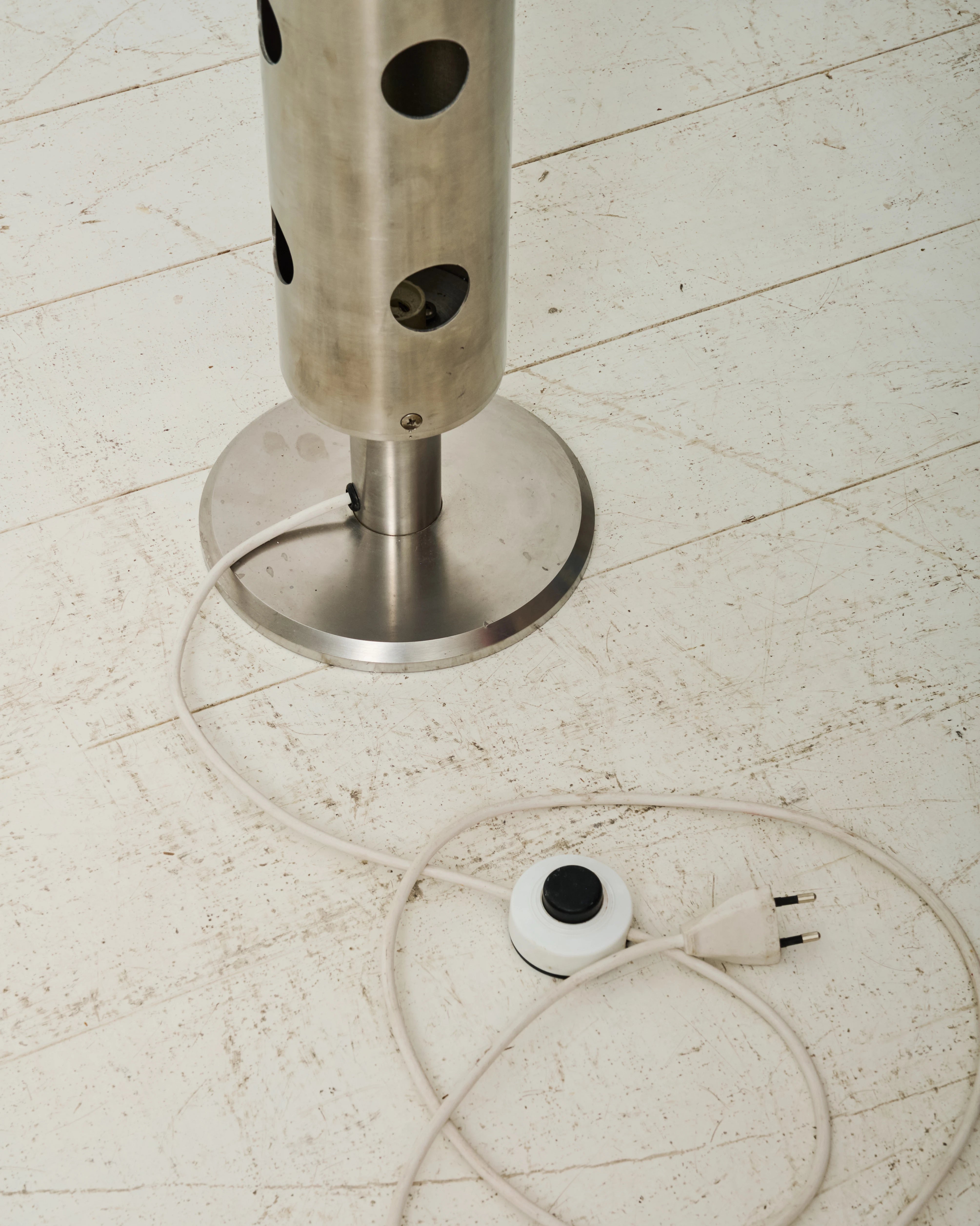 Lampe à poser XXL en aluminium brossé ajouré, 1980-1990s