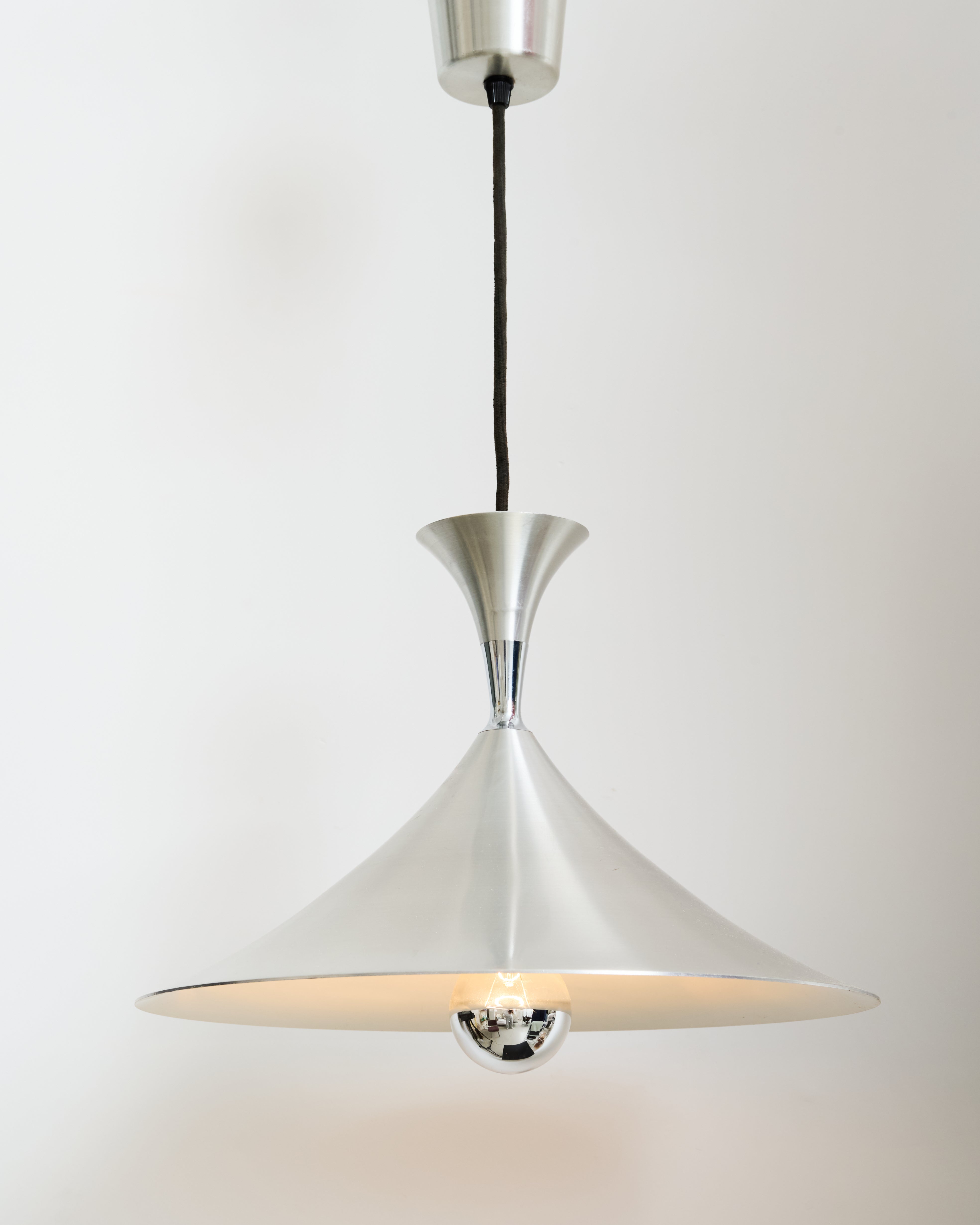 Suspension Diabolo, aluminium brossé, 1970-1980