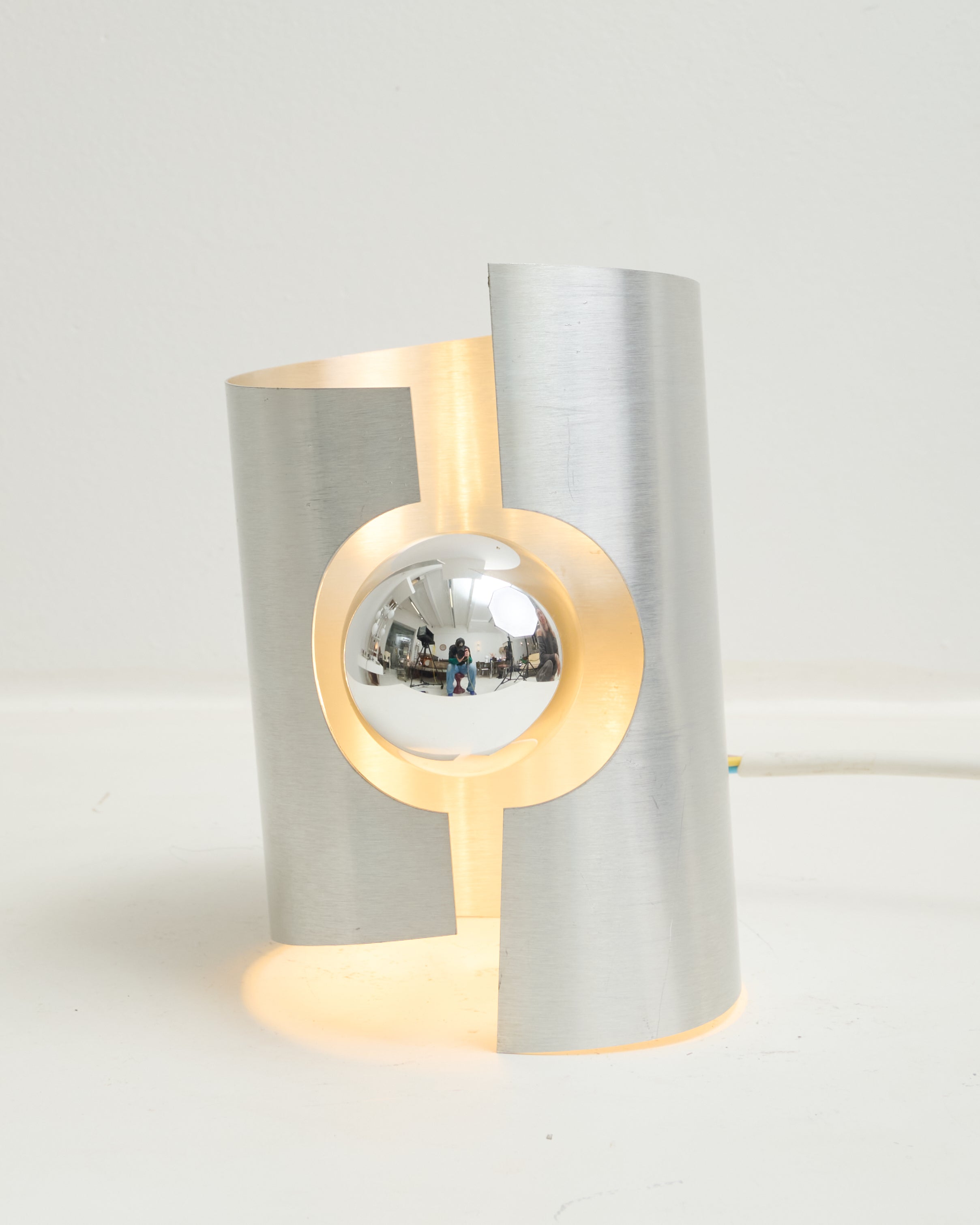 Applique asymétrique Space age, aluminium brossé, 1970-1980