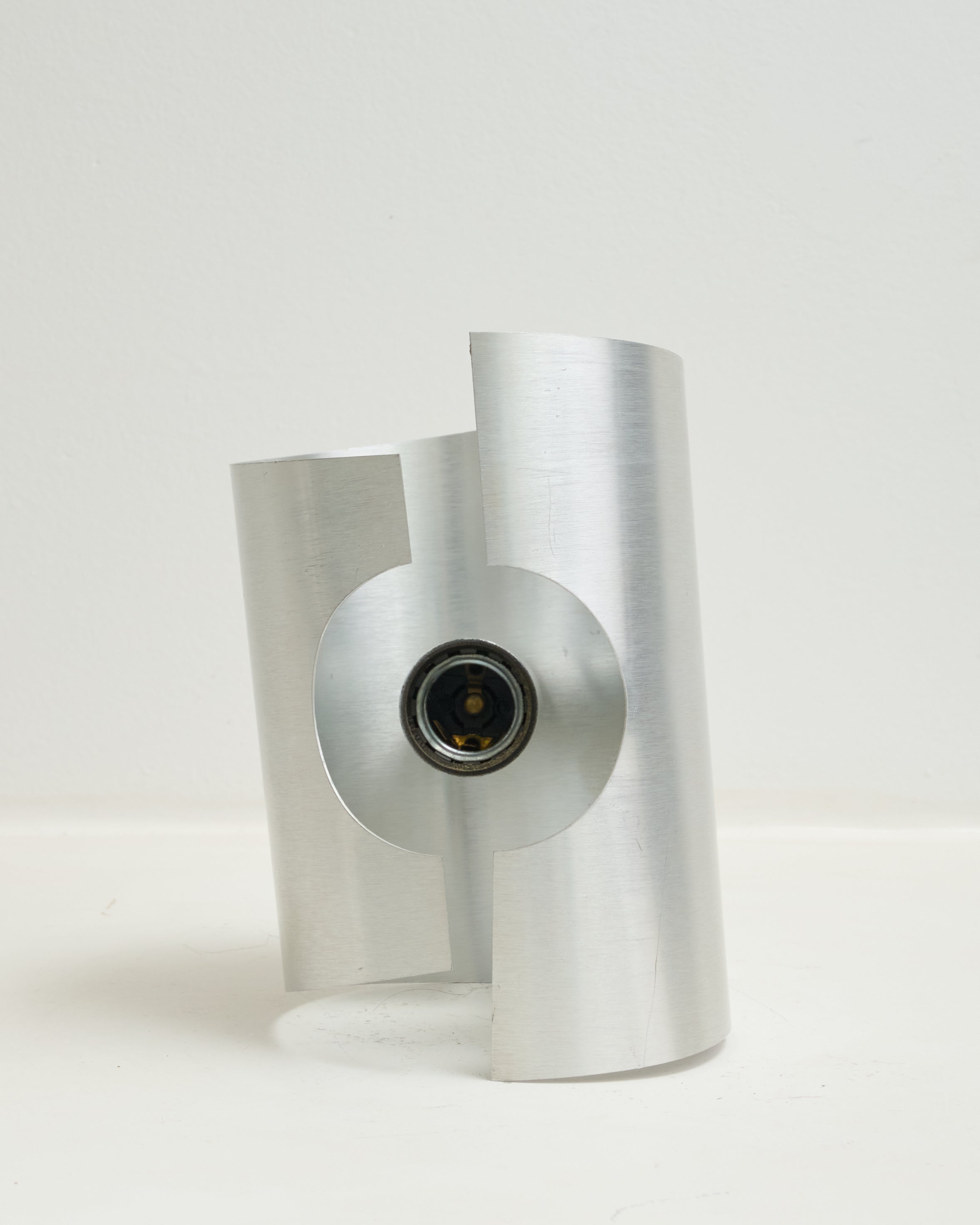 Applique asymétrique Space age, aluminium brossé, 1970-1980