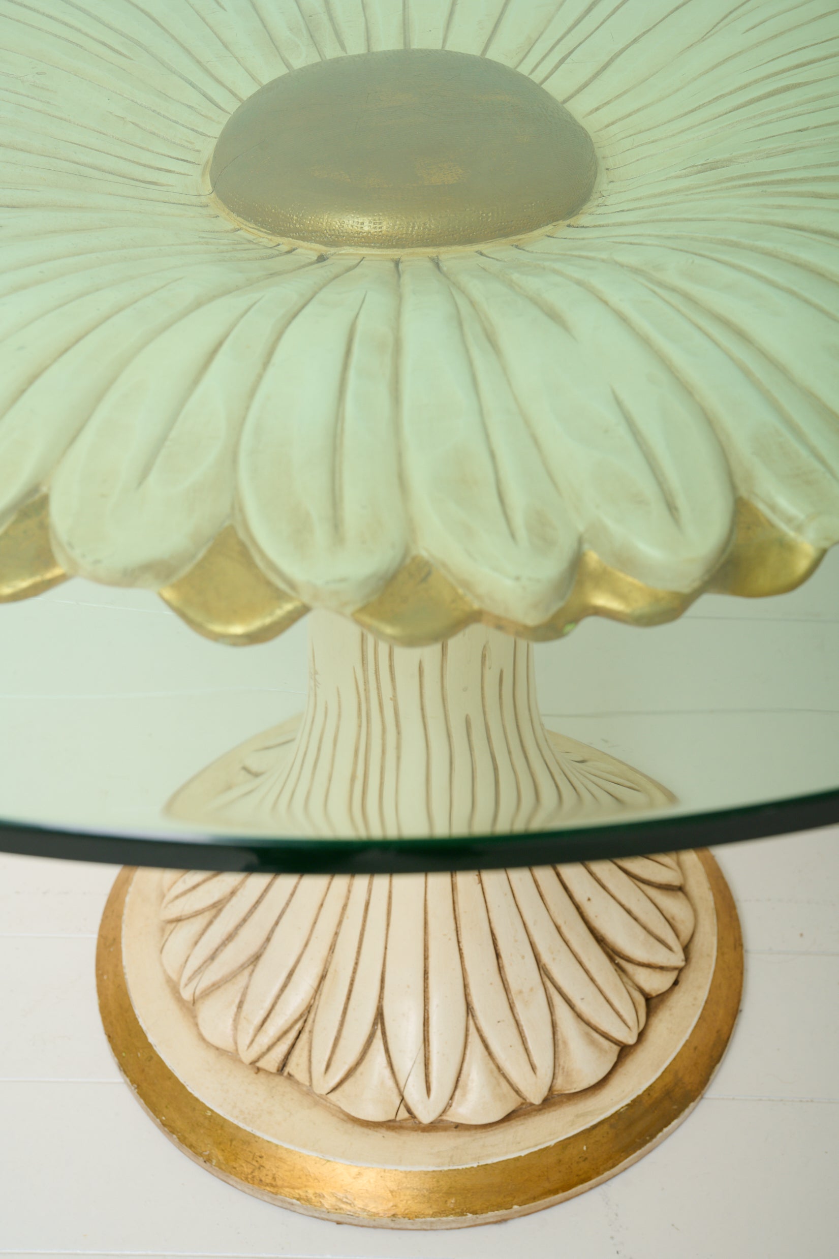 Table ronde en bois sculpté, Italie, 1960s
