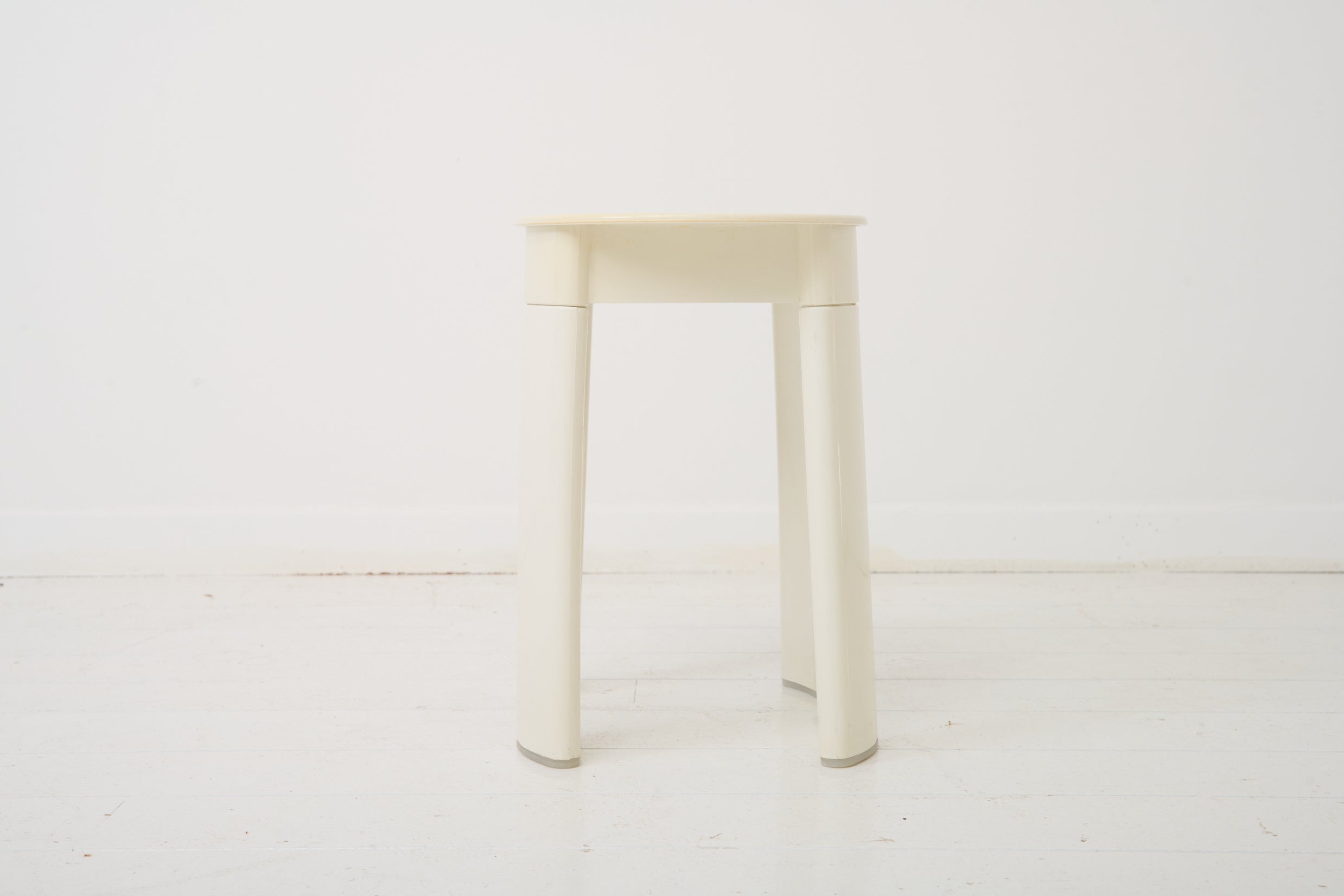 Tabouret blanc, Olaf Von Bohr, Gedy, 1970
