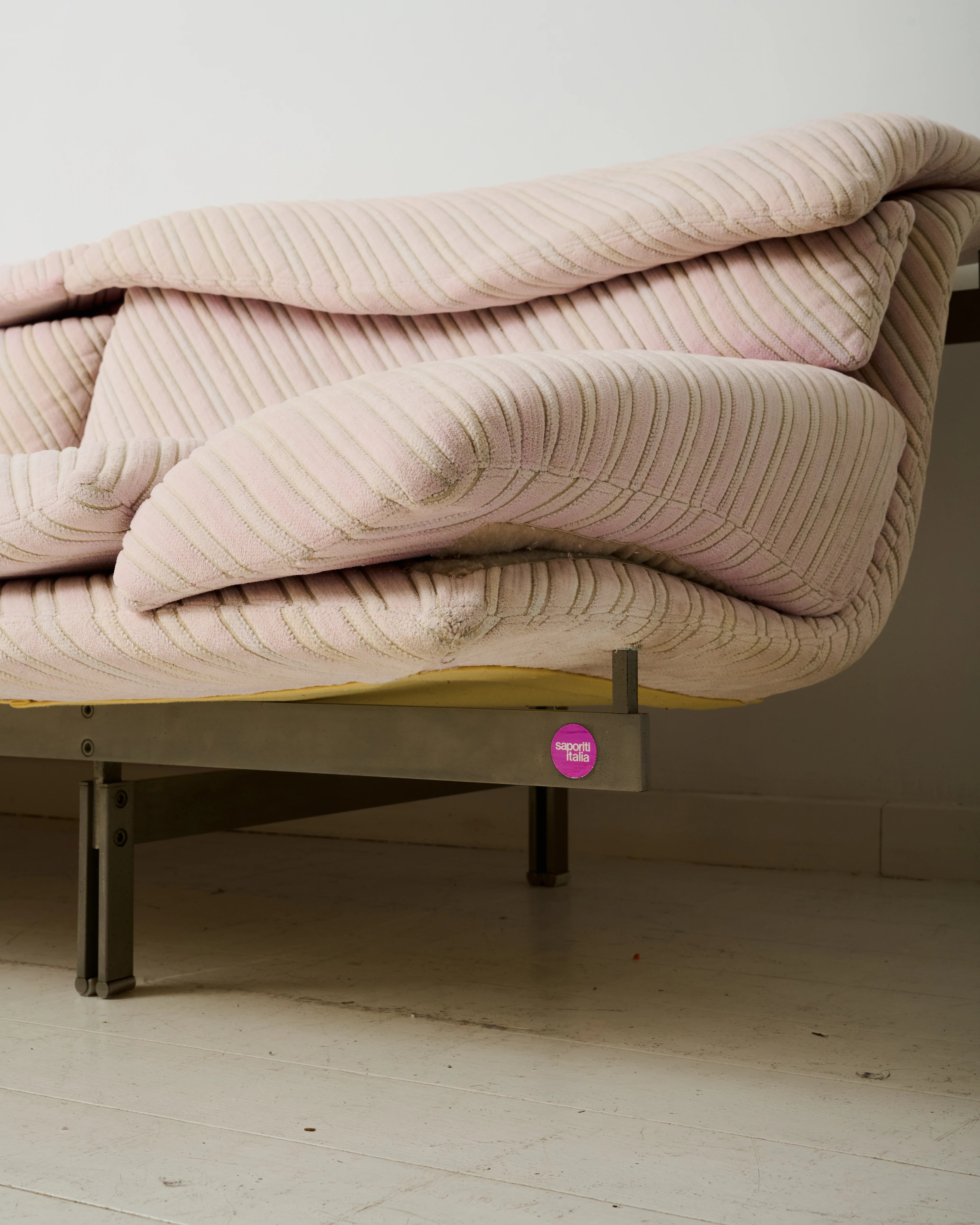 “Wave” fireside chair, Giovanni Offredi, Saporiti, 1970s