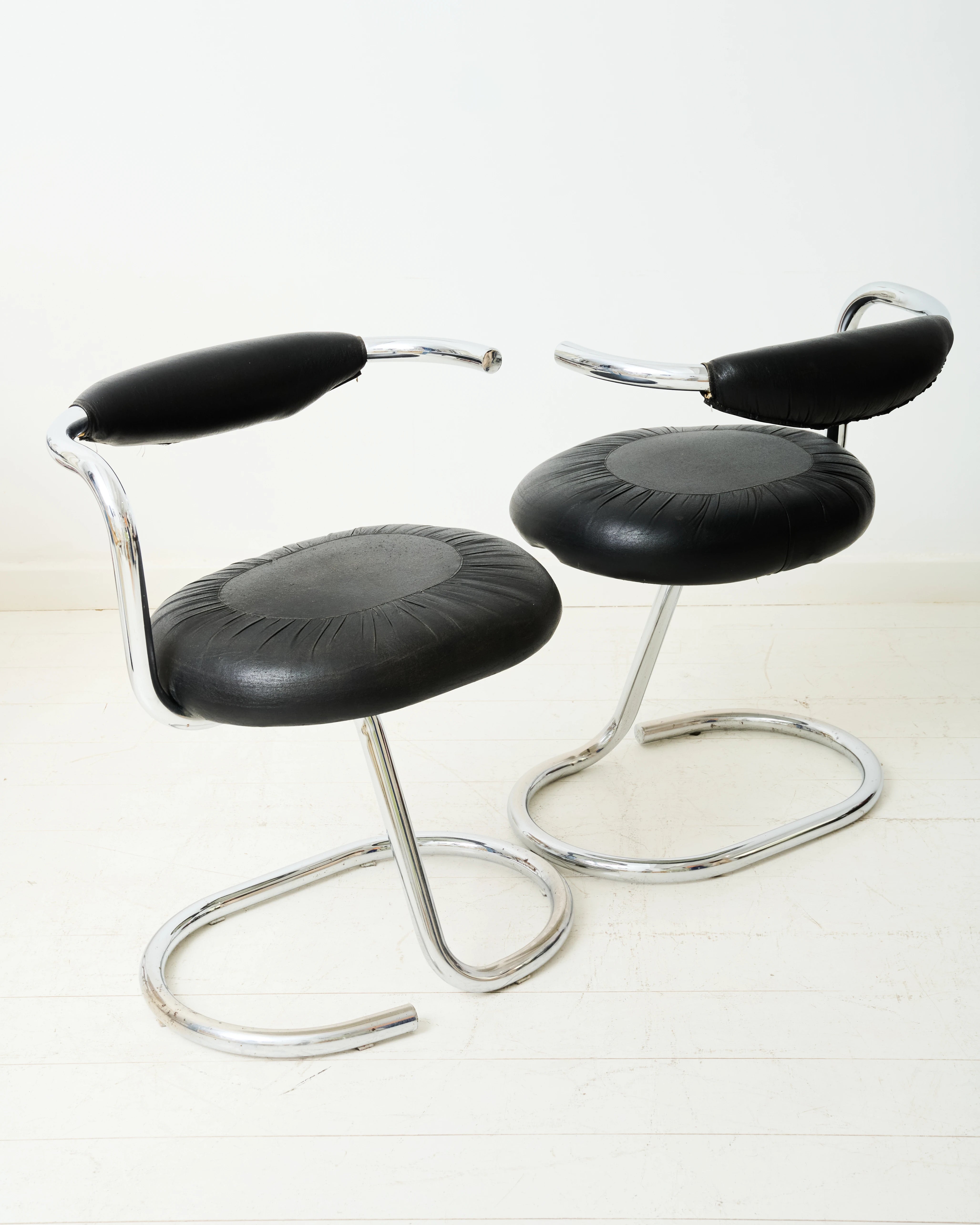 Paire de chaises "Cobra" (1 sur 3), Giotto Stoppino, Italie, 1970s