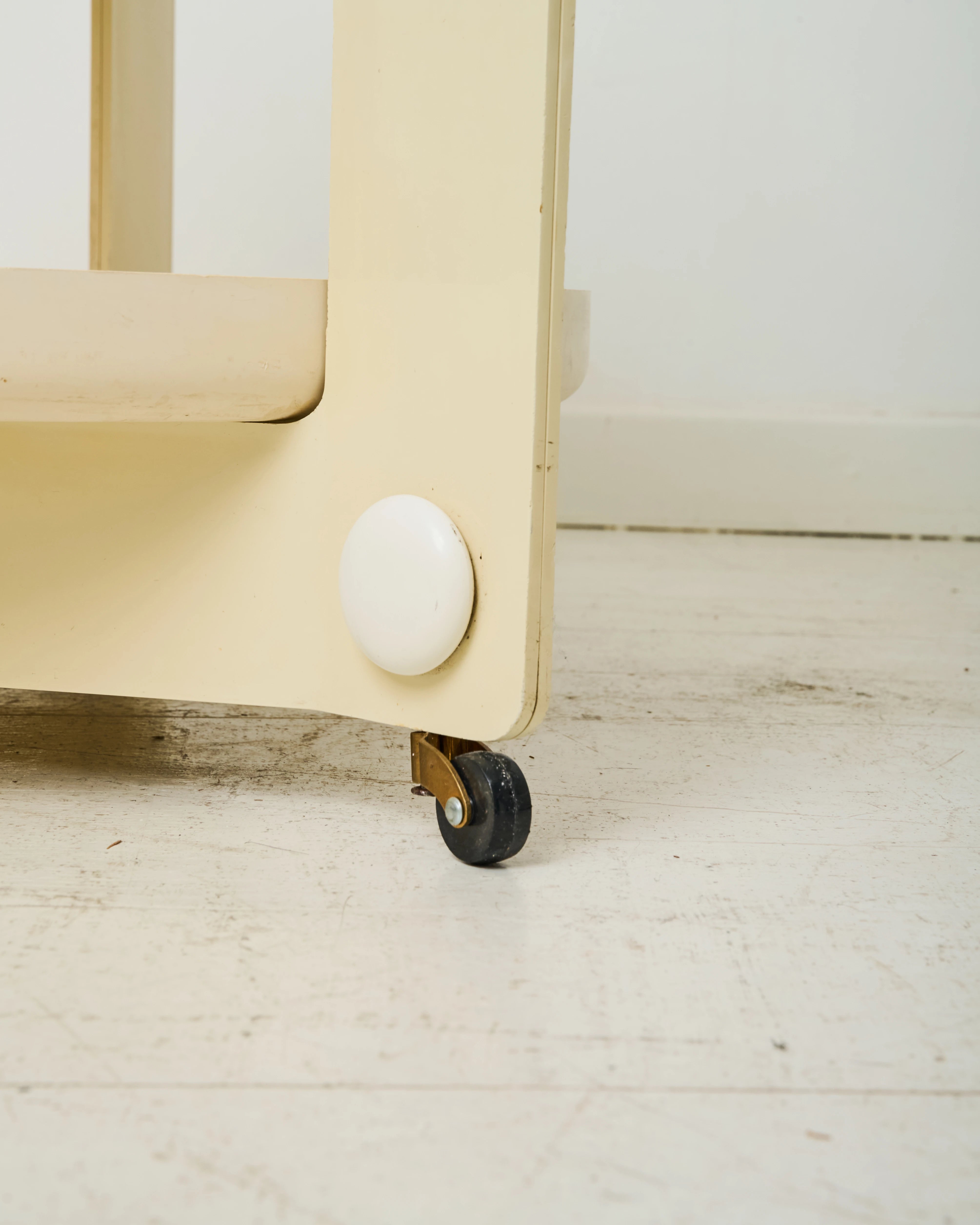 Table d'appoint, Luigi Massoni, Guzzini, 1970-1980