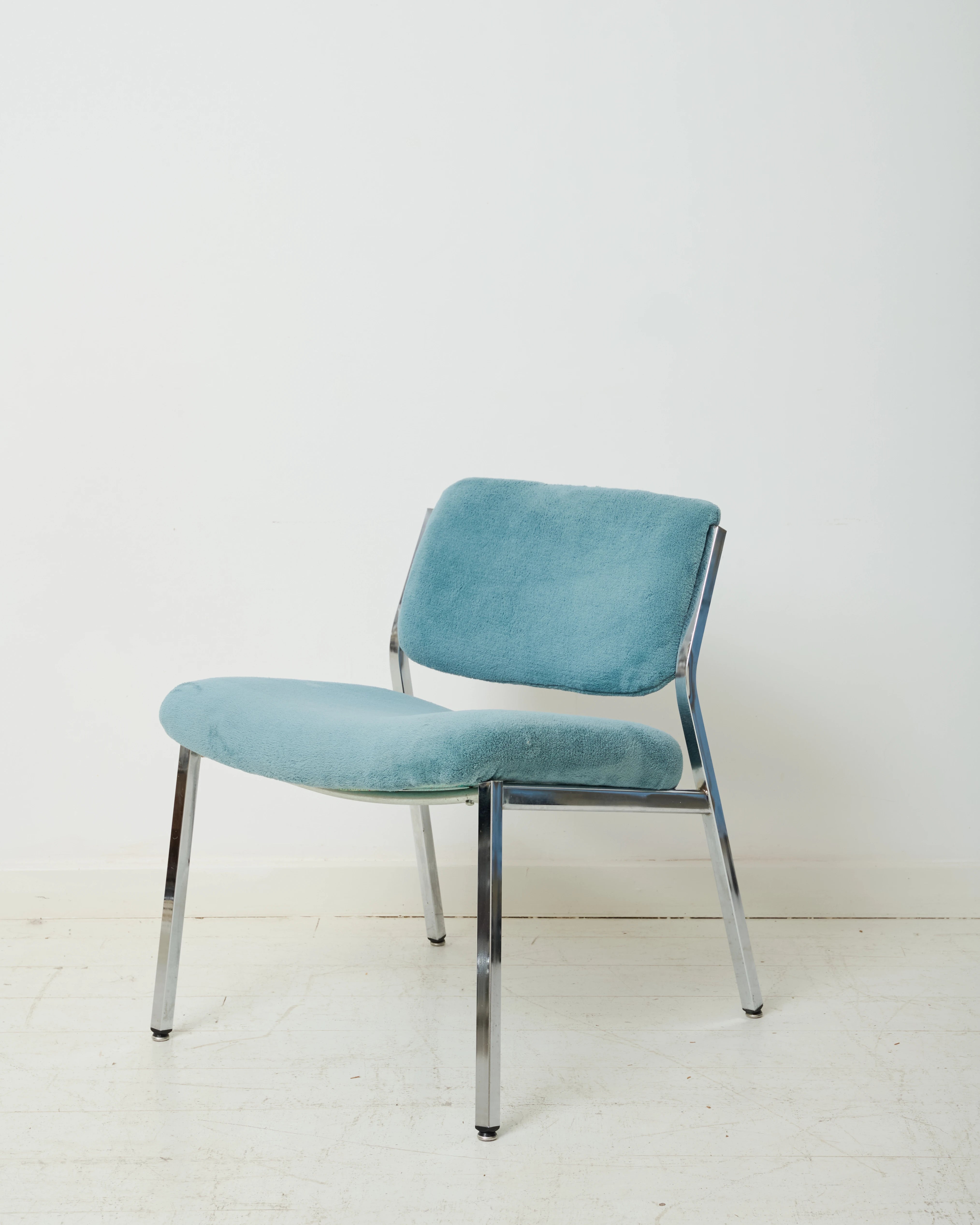 Chauffeuse bleu avec structure en chrome, 1970s