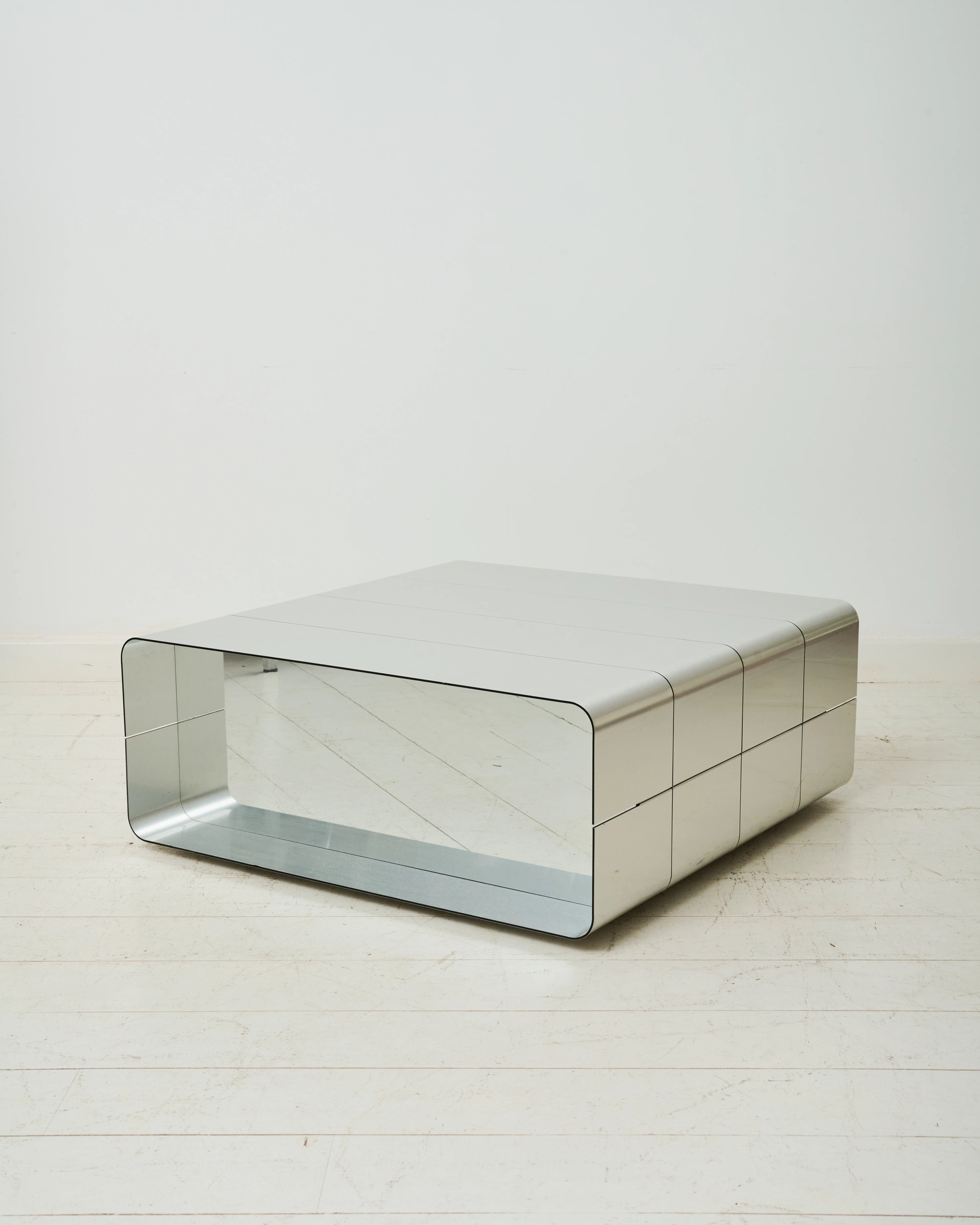 Table basse en aluminium et miroir, Roche Bobois, 1970-1980