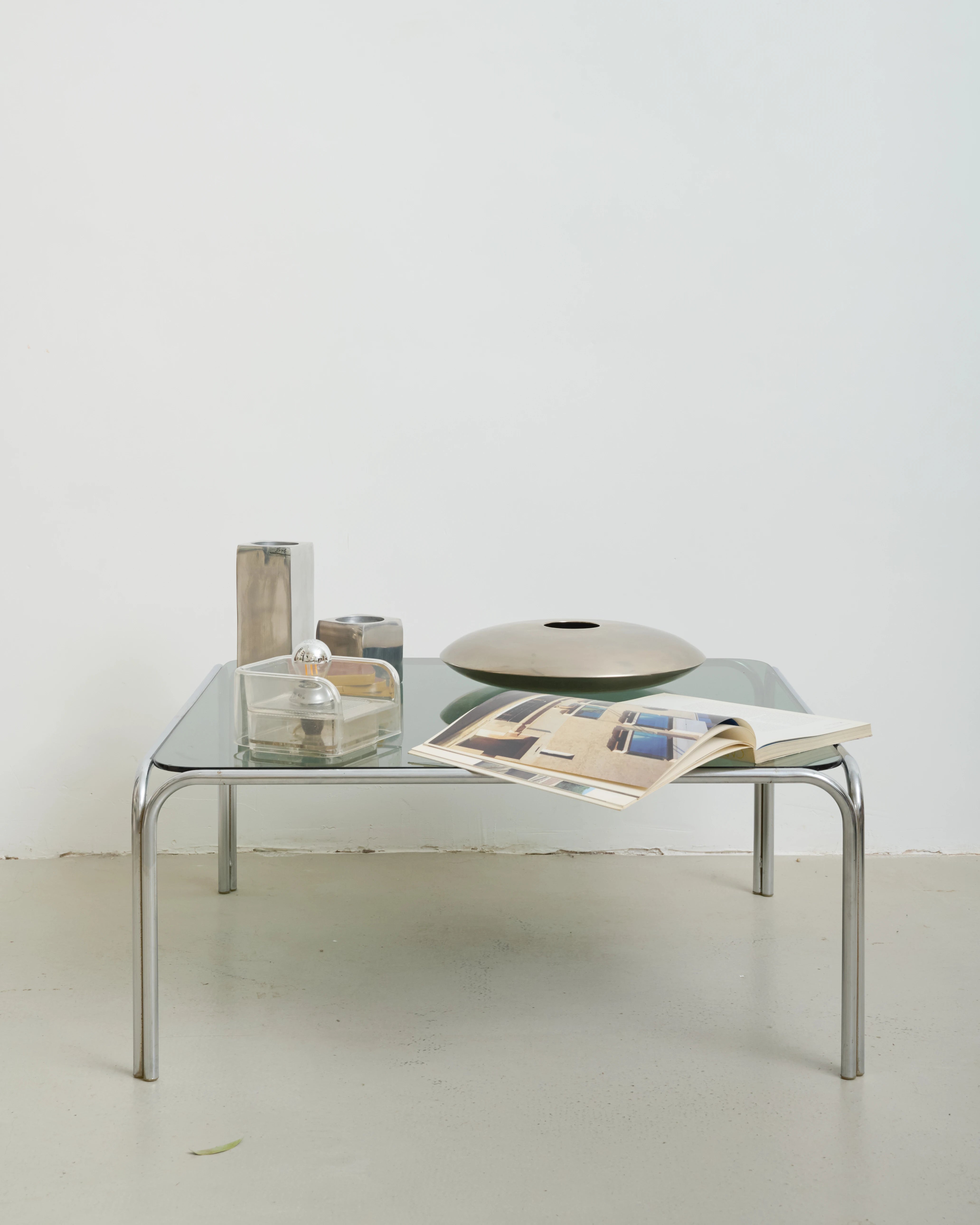 Table basse tubulaire avec plateau en verre fumé, 1970s