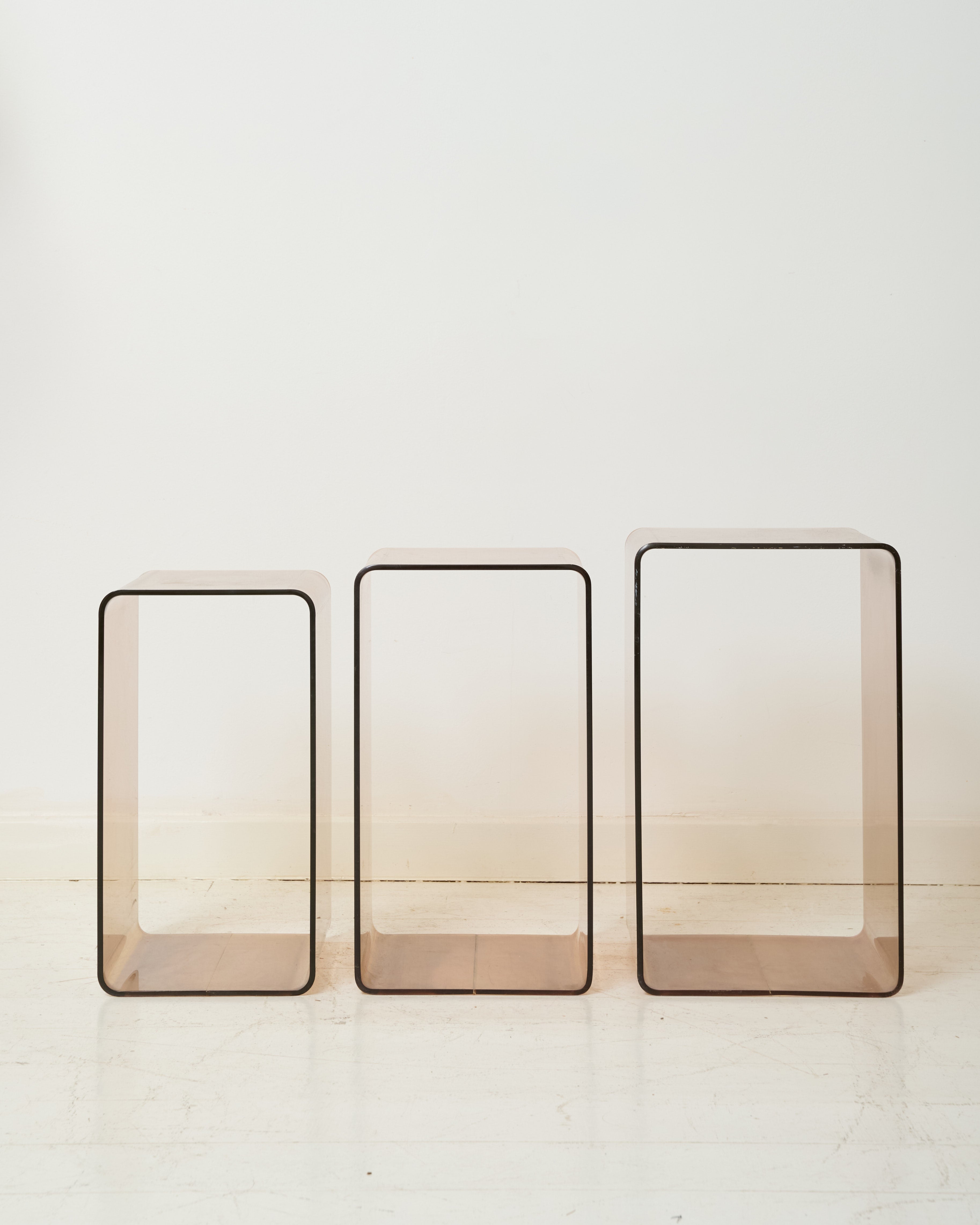 Table d'appoint (petite) en altuglas, Michel Dumas, Roche Bobois, 1970s