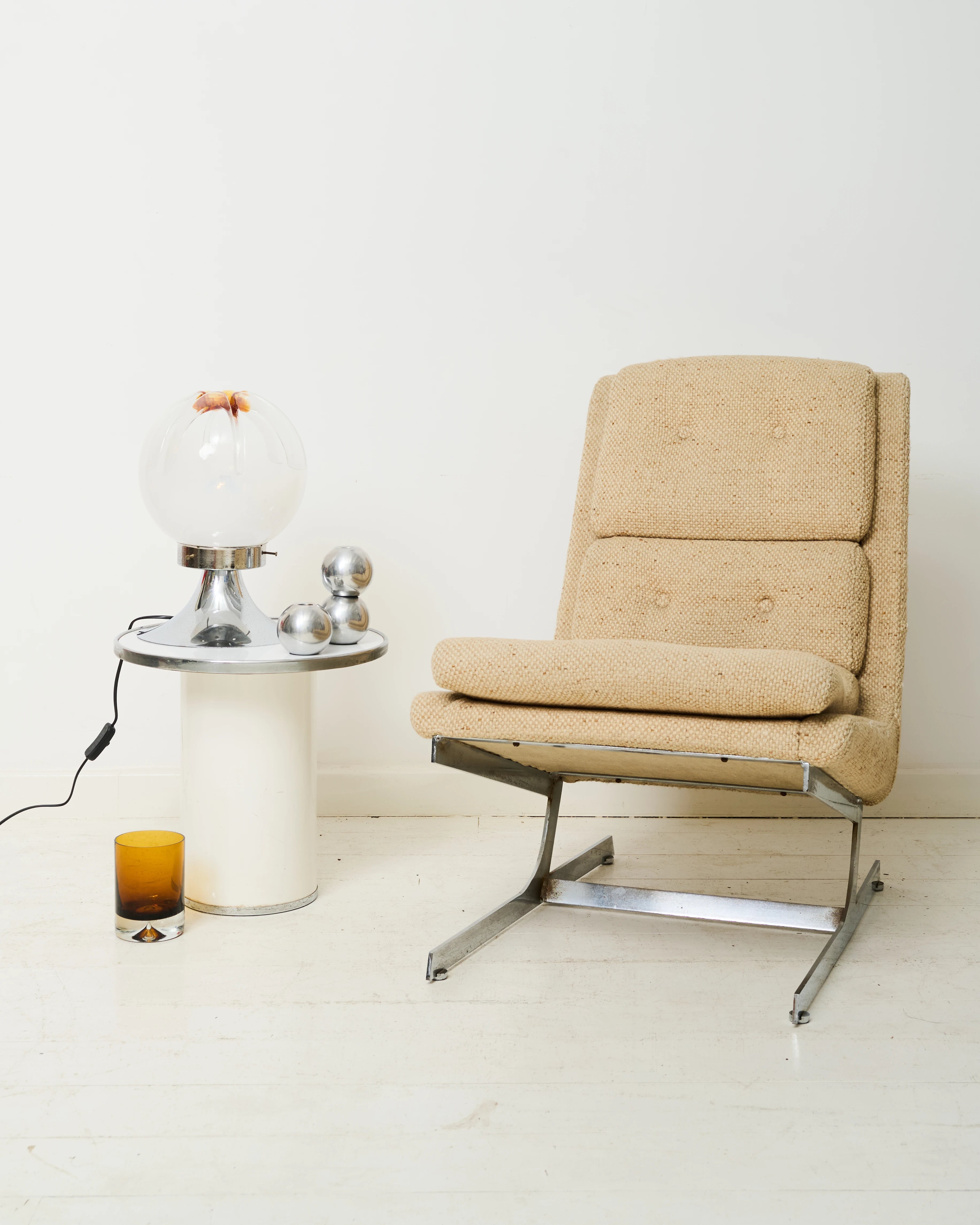 Table d'appoint métal blanc et inox, 1970s